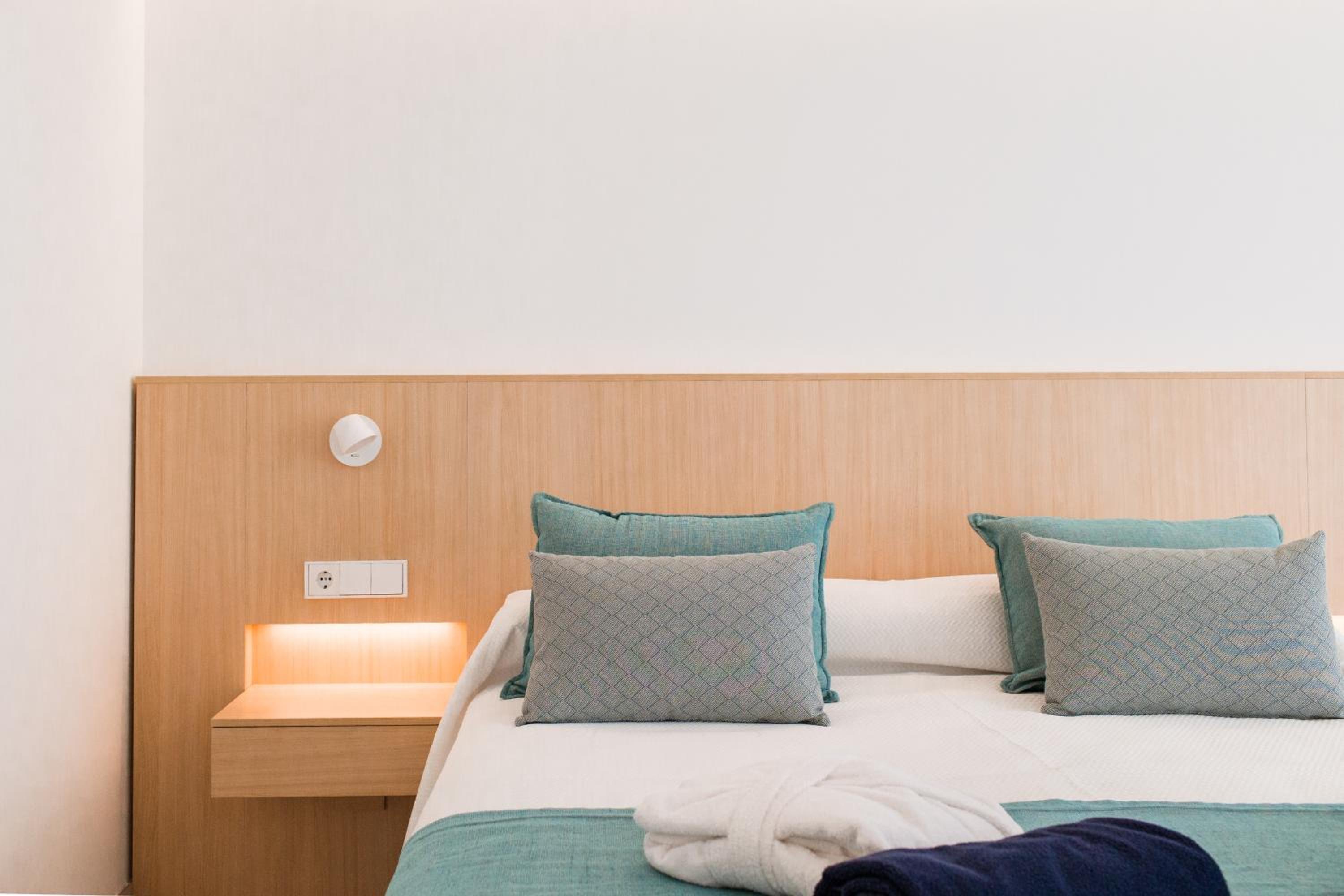 Standard Double or Twin Room - Photo 2