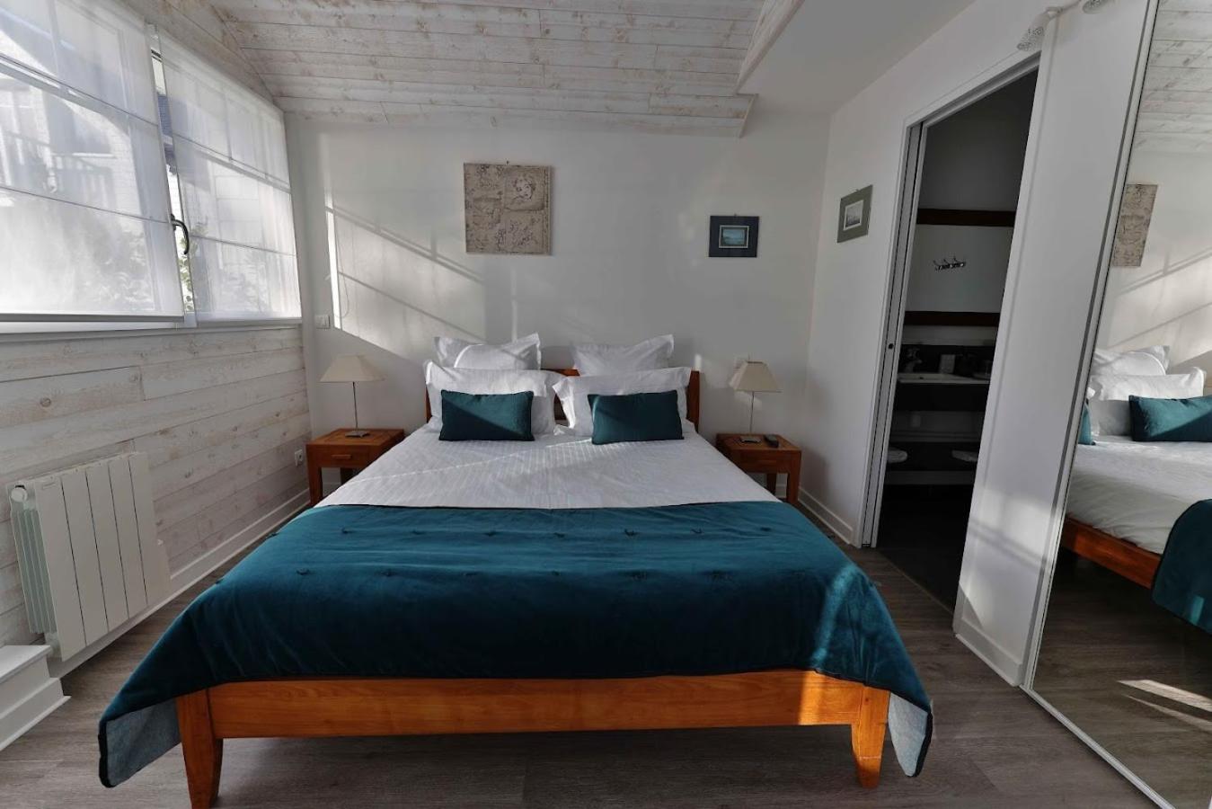 Panoramic Suite with Sea View and balcony photo 1