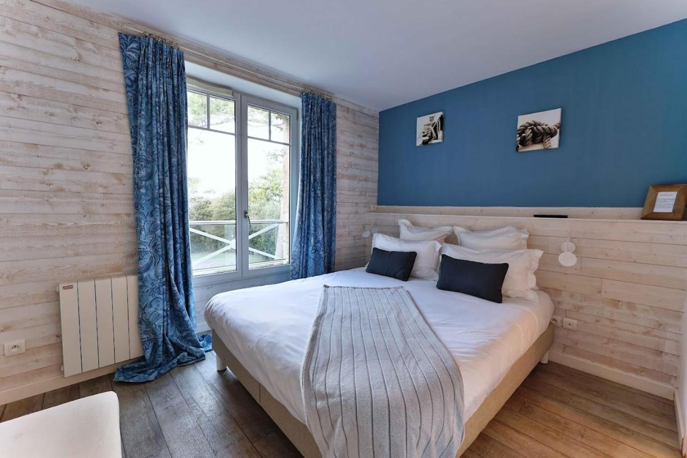 Junior Suite with Courtyard View photo 1