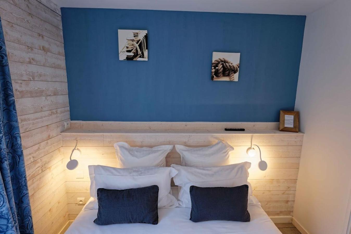 Junior Suite with Courtyard View photo 2