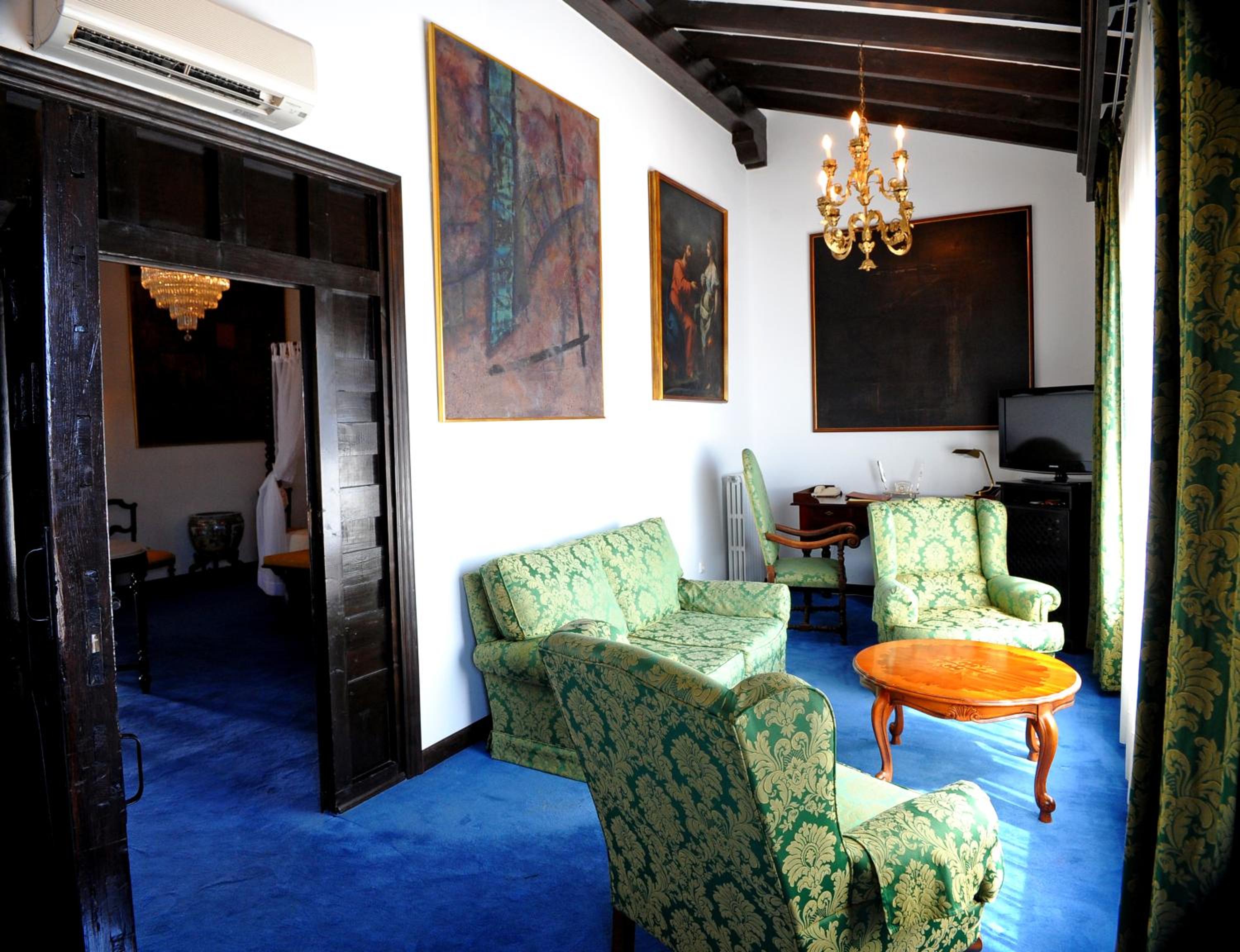 Suite with Hydro Massage and Terrace - Photo 36
