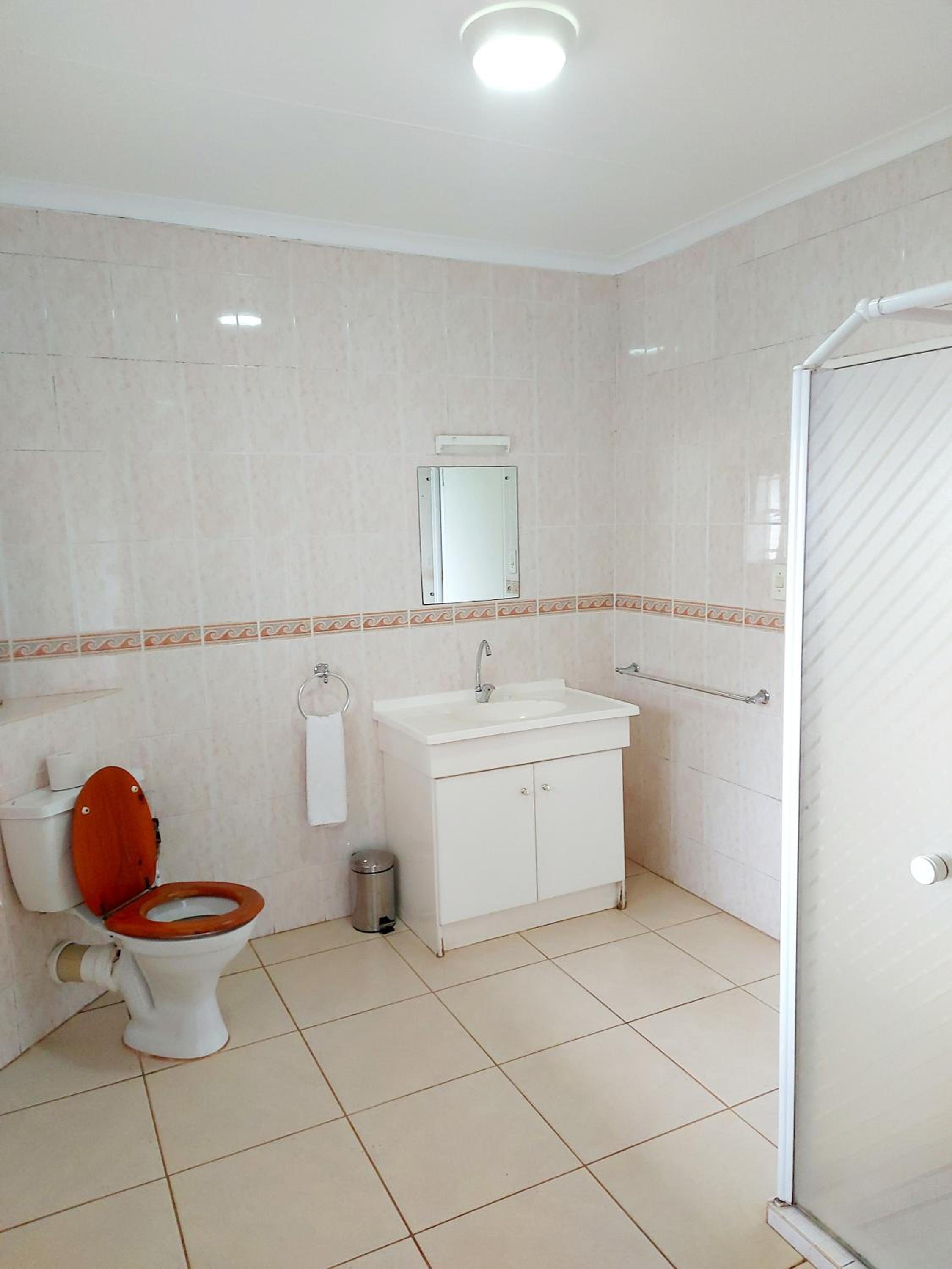 Queen Room with Pool View - Photo 7