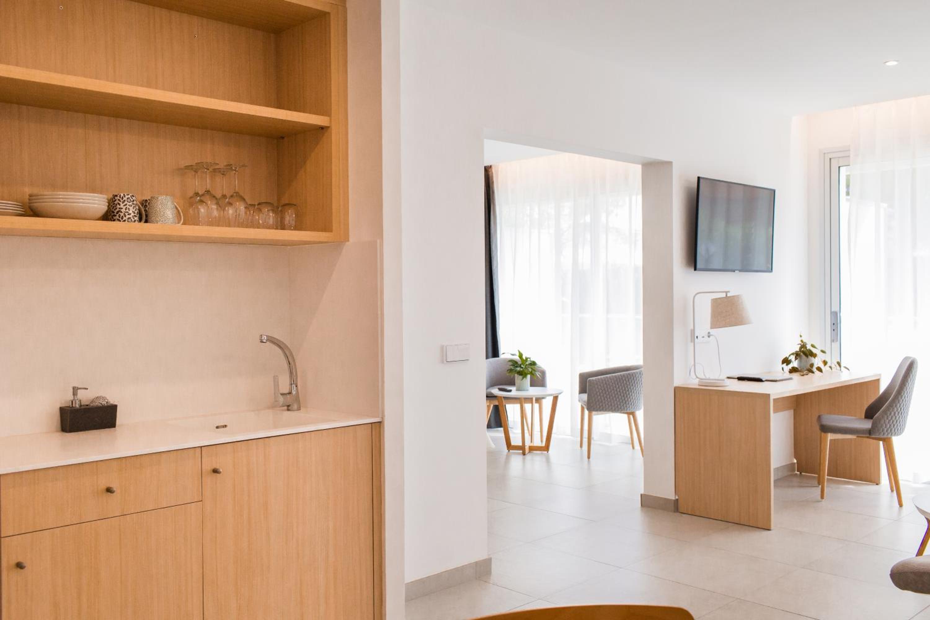 Suite - Photo 2