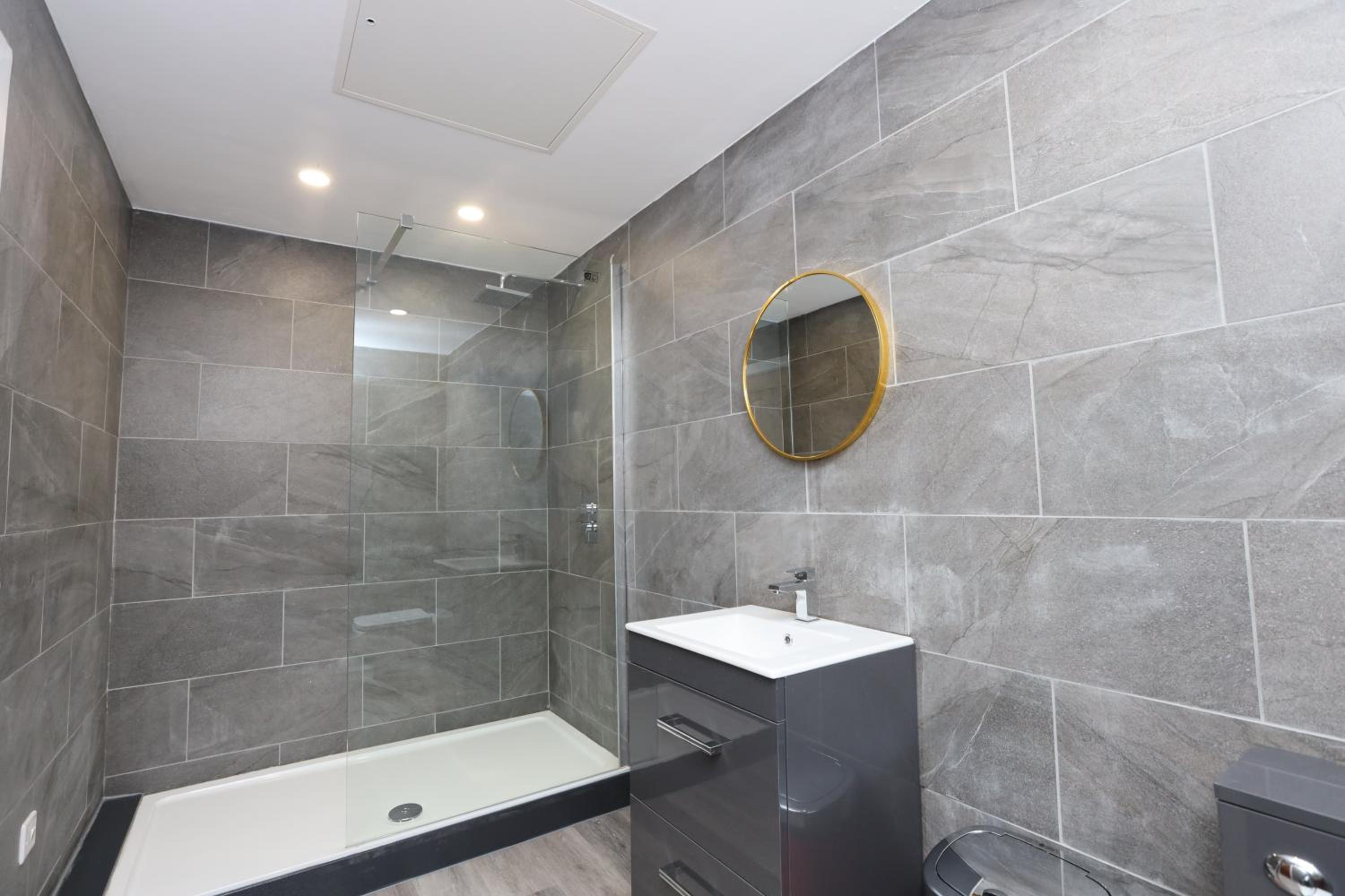 Three-Bedroom Apartment - Photo 3