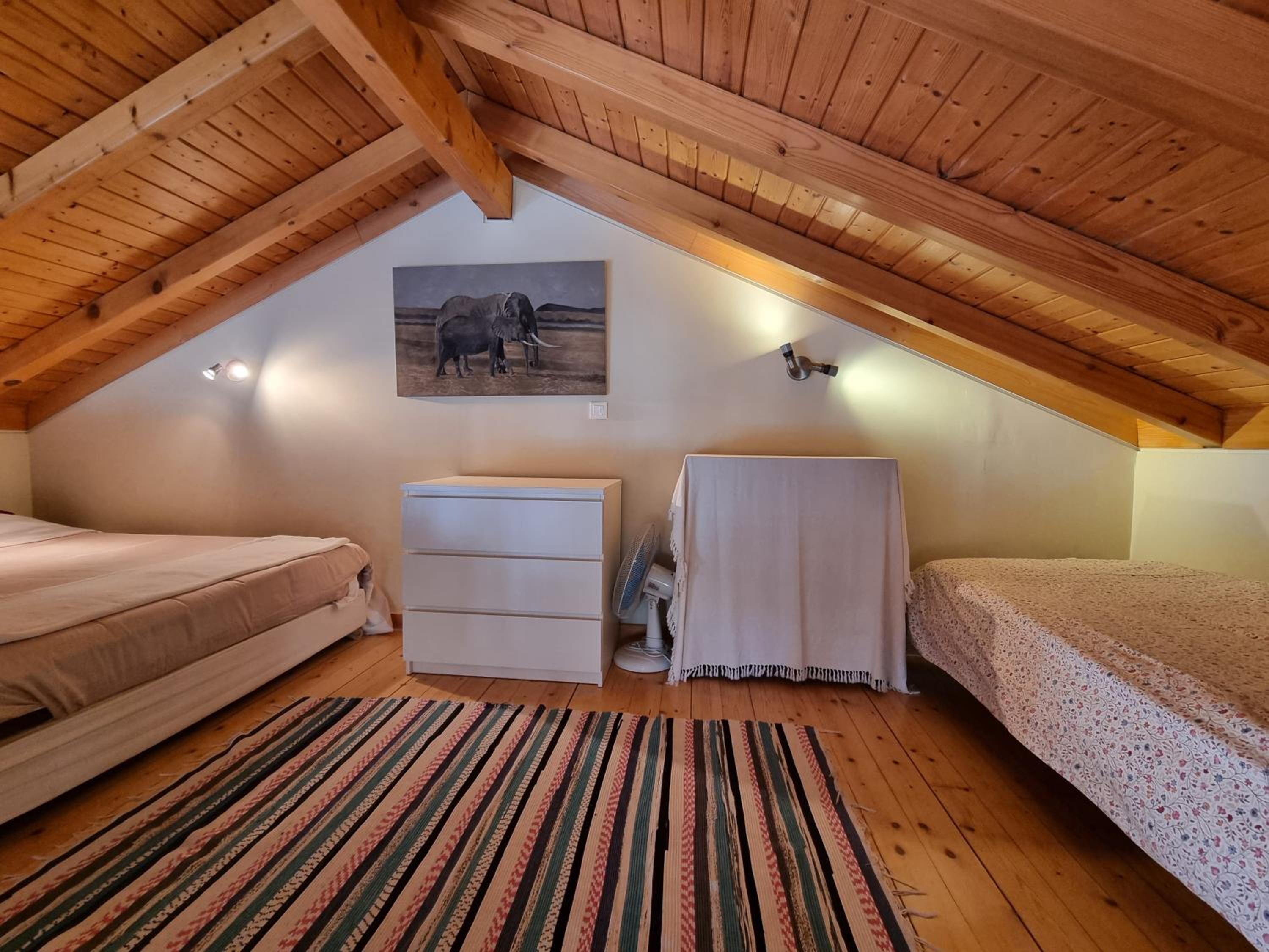 Five-Bedroom House photo 1