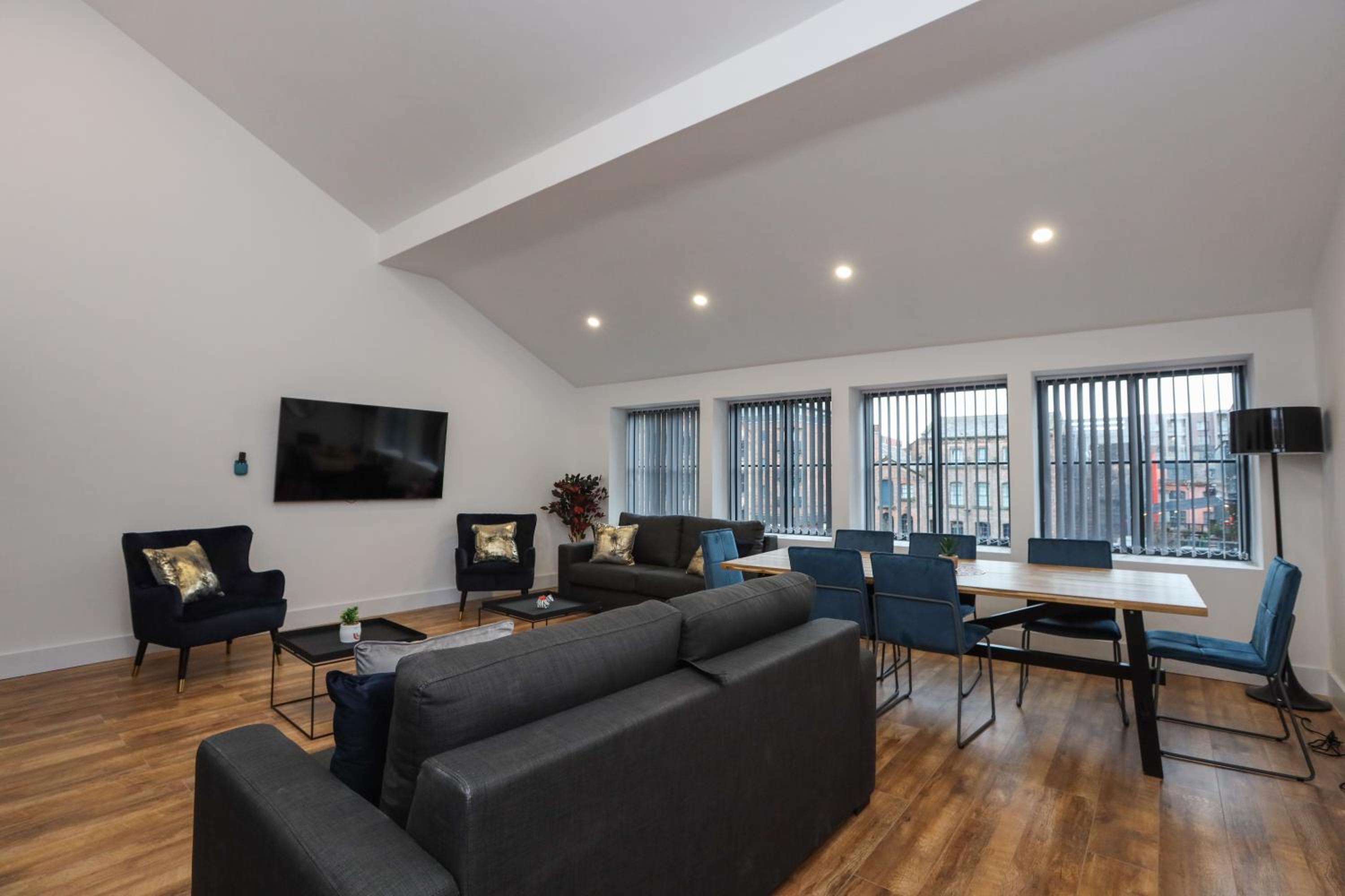 Three-Bedroom Apartment - Photo 4