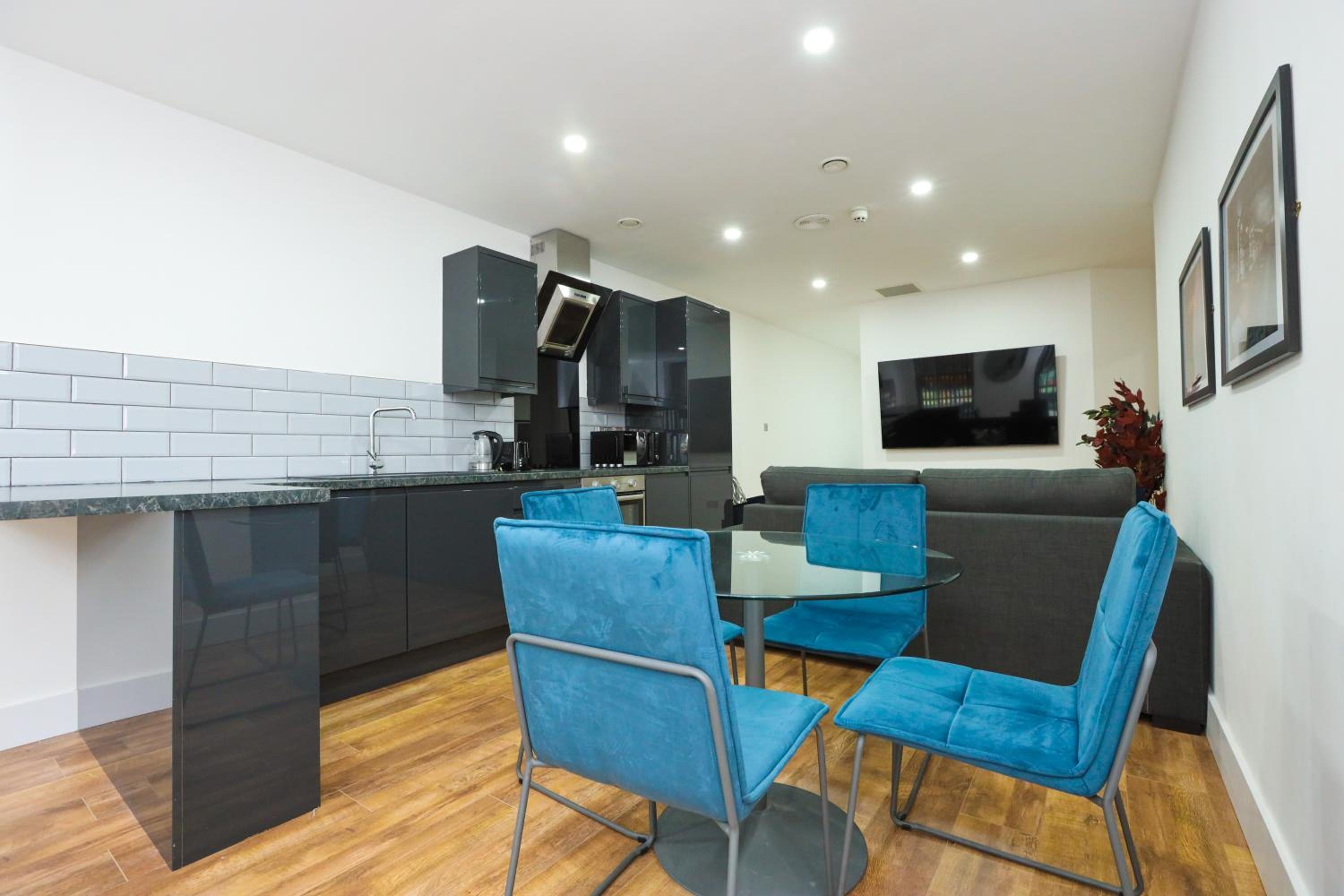 Two-Bedroom Apartment - Photo 7