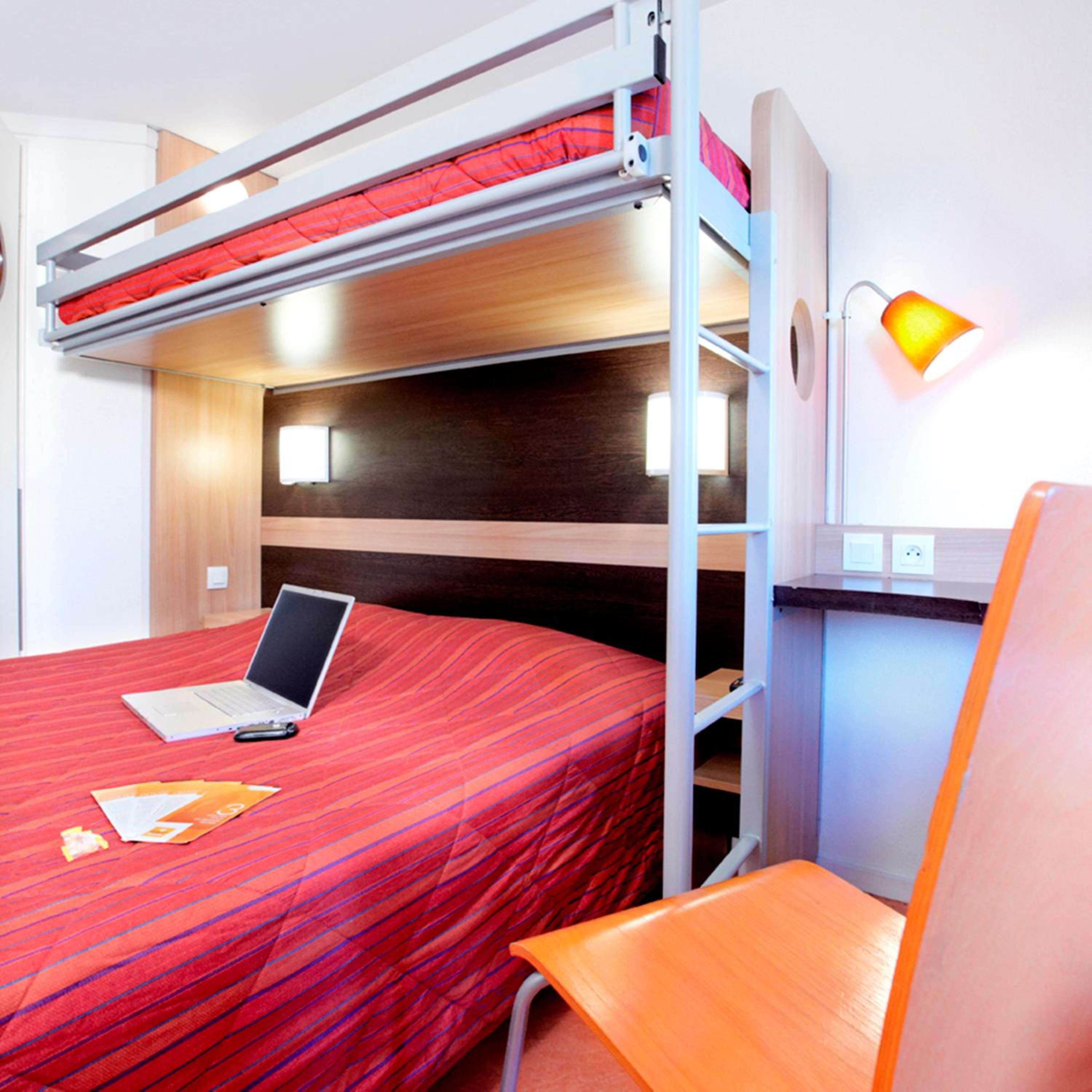 Triple Room (1 Double Bed + 1 Single Bed) - Photo 5