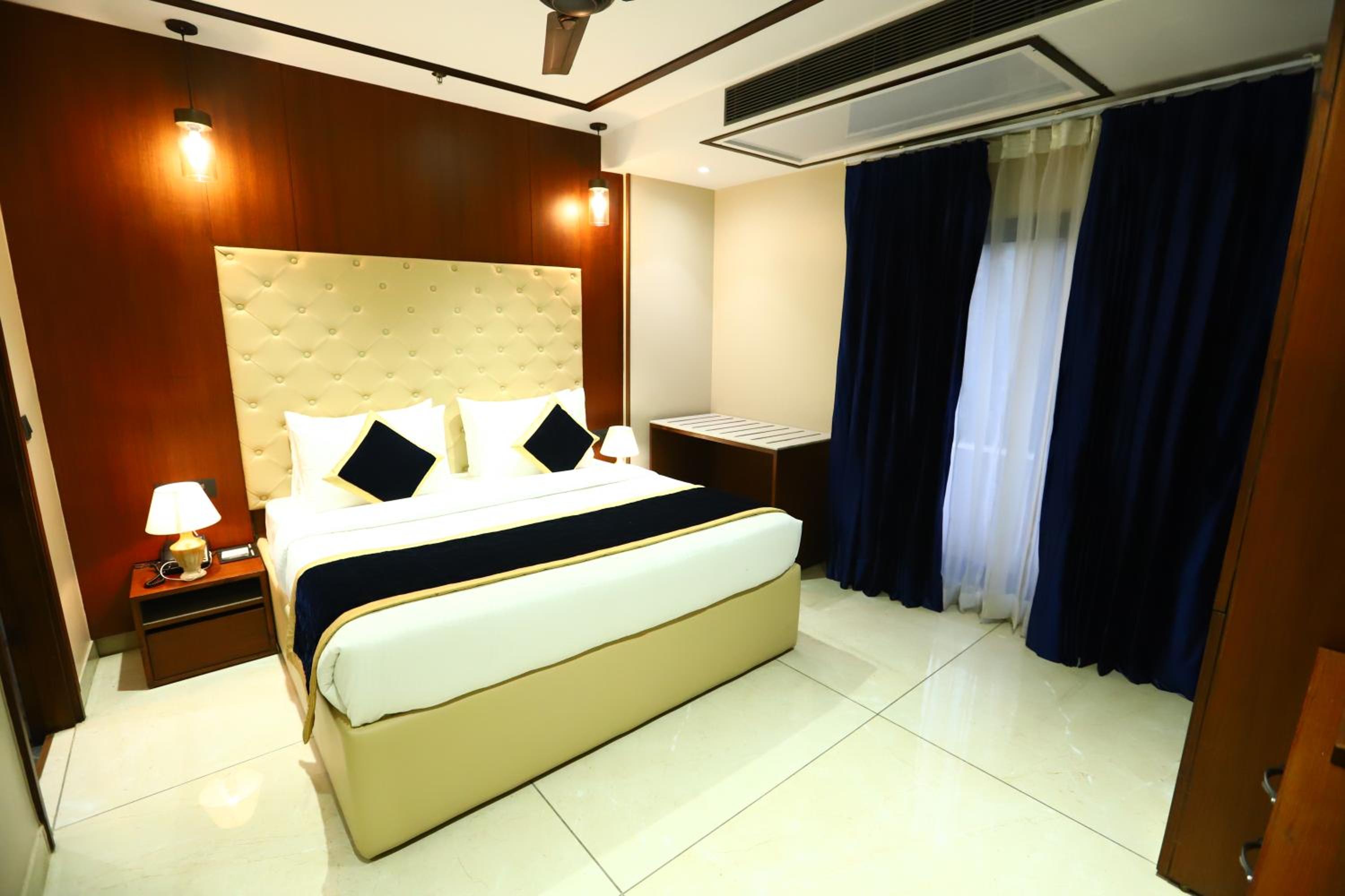 Deluxe King Room