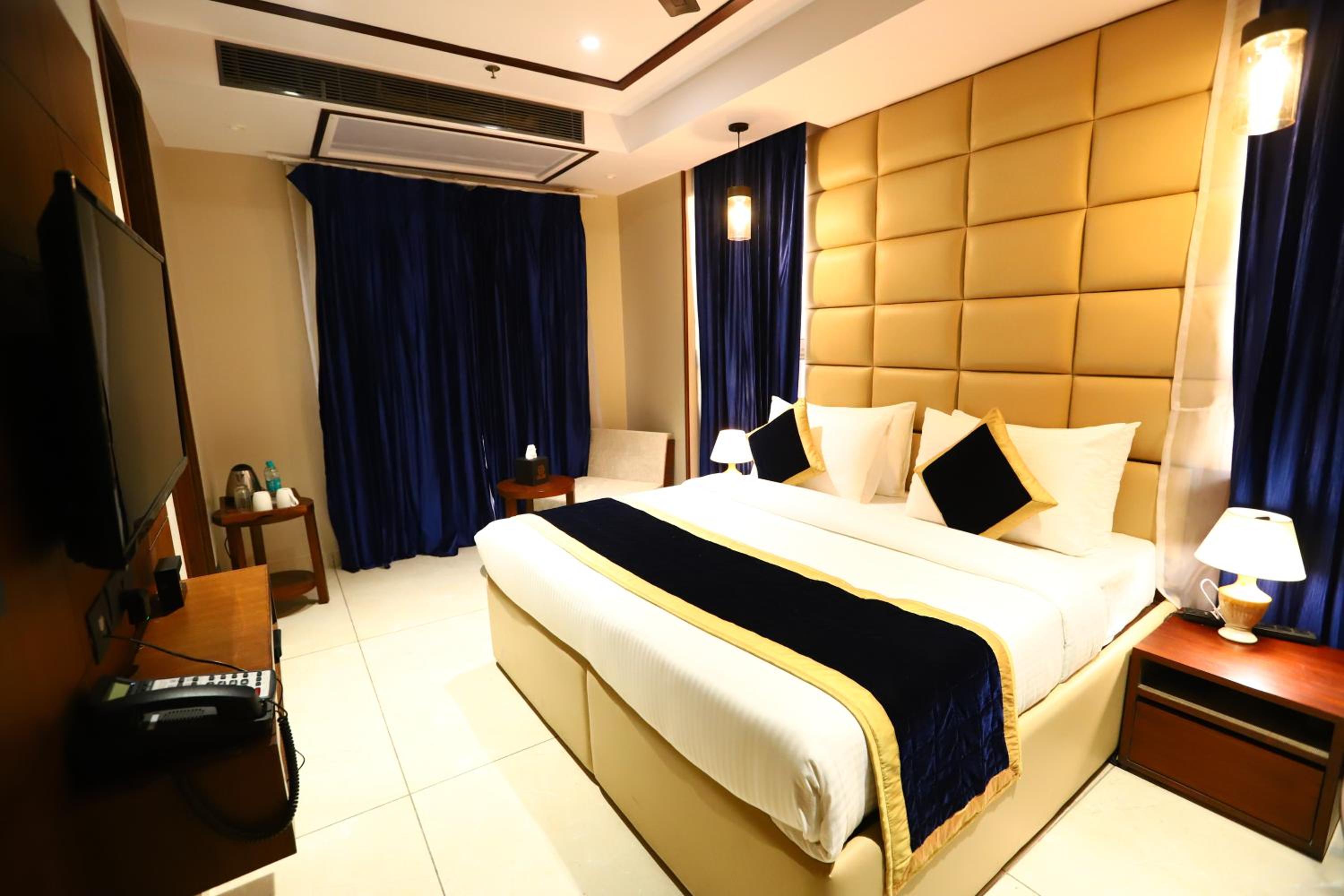 Deluxe Double or Twin Room, photo 7