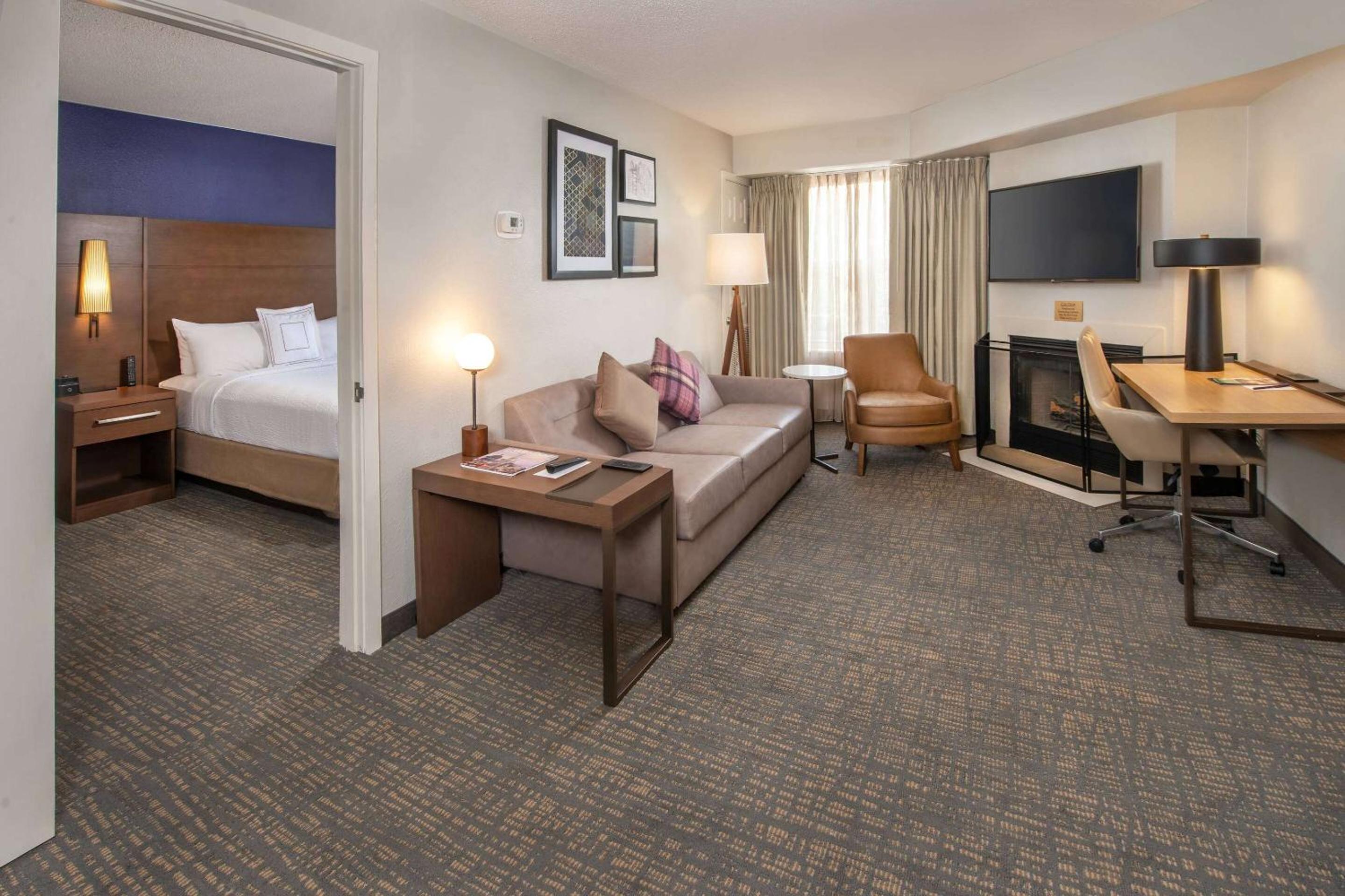 Two Bedroom Suite - Queen in Each - Photo 1