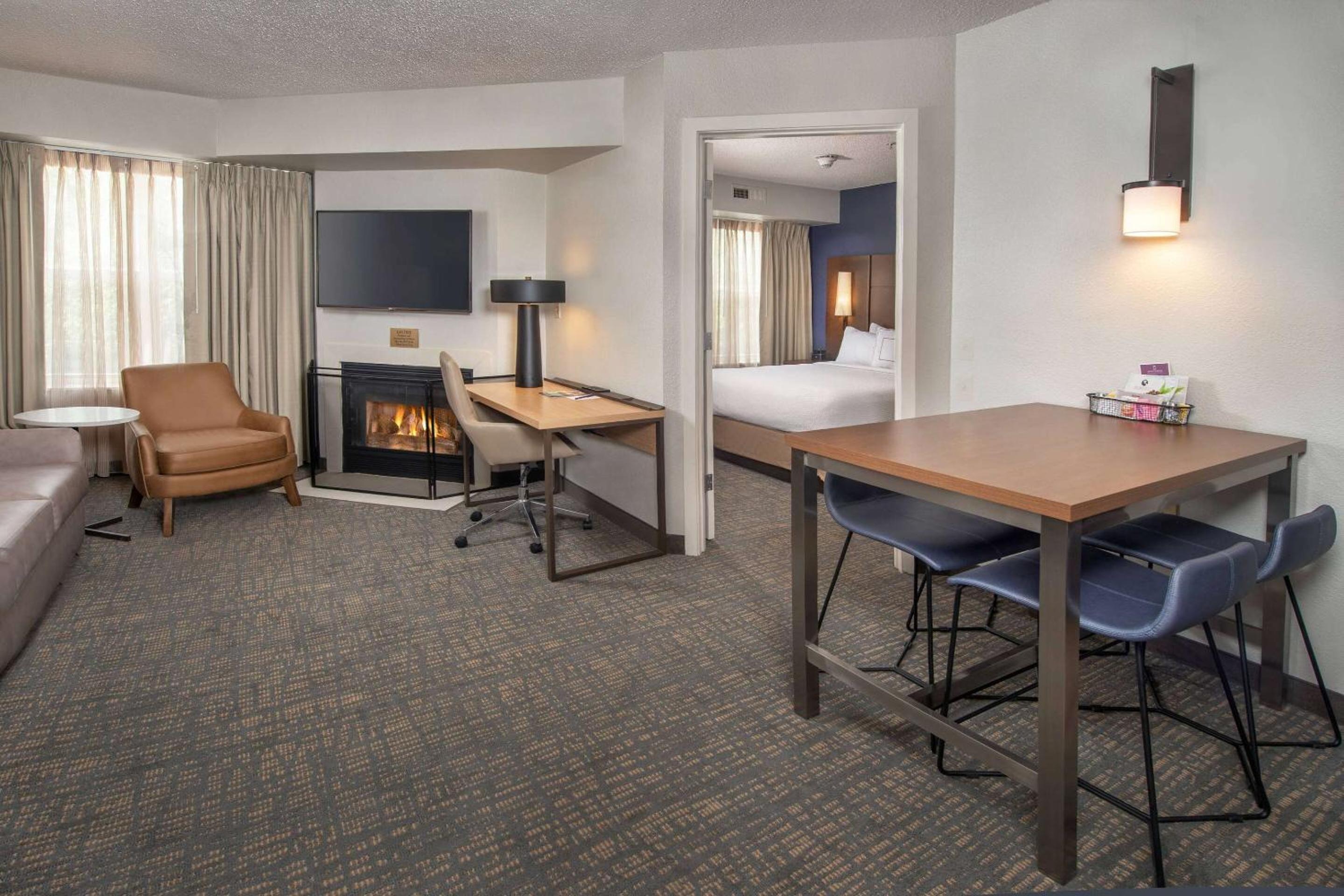 Two Bedroom Suite - Queen in Each - Photo 3