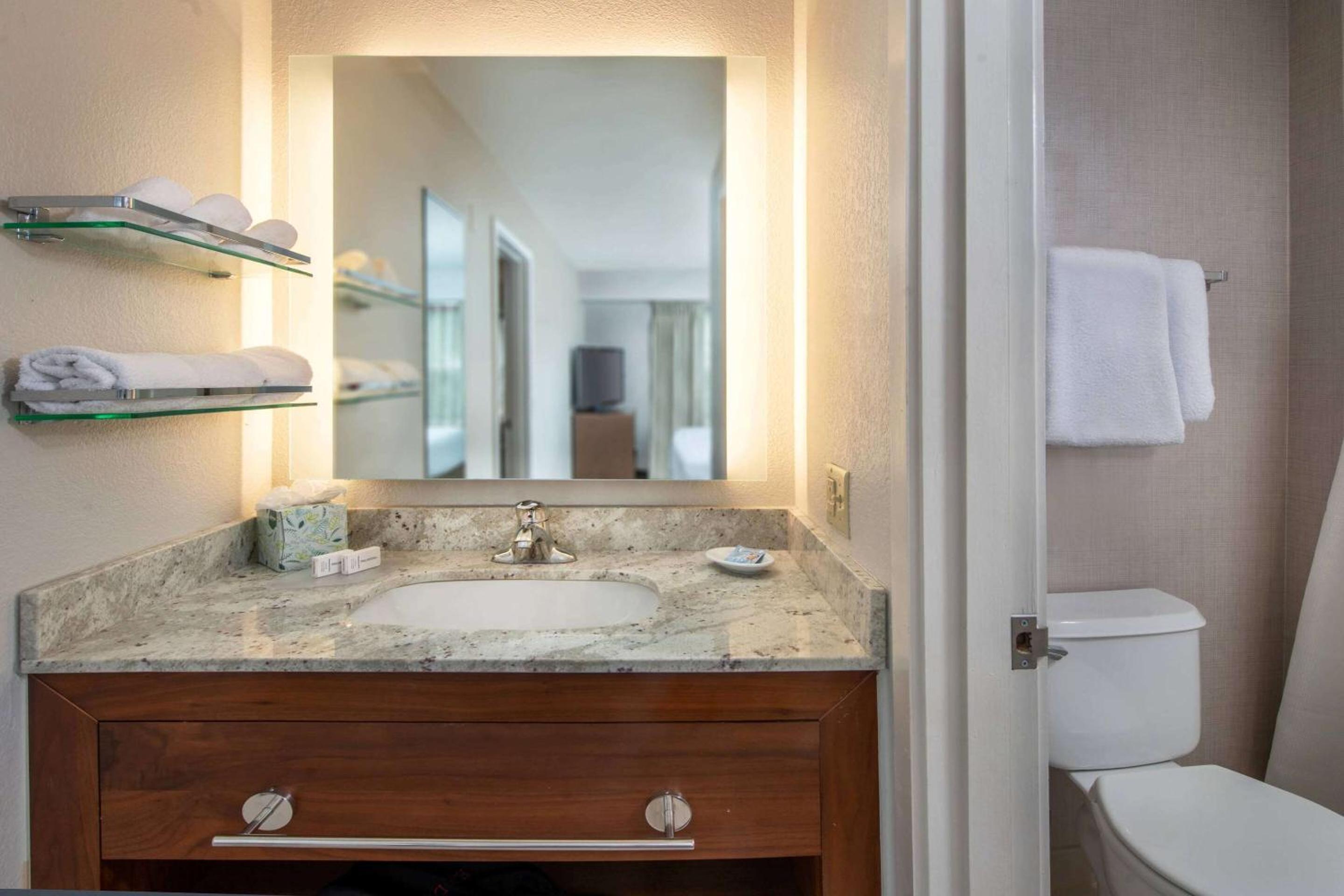 Two Bedroom Suite - Queen in Each - Photo 2