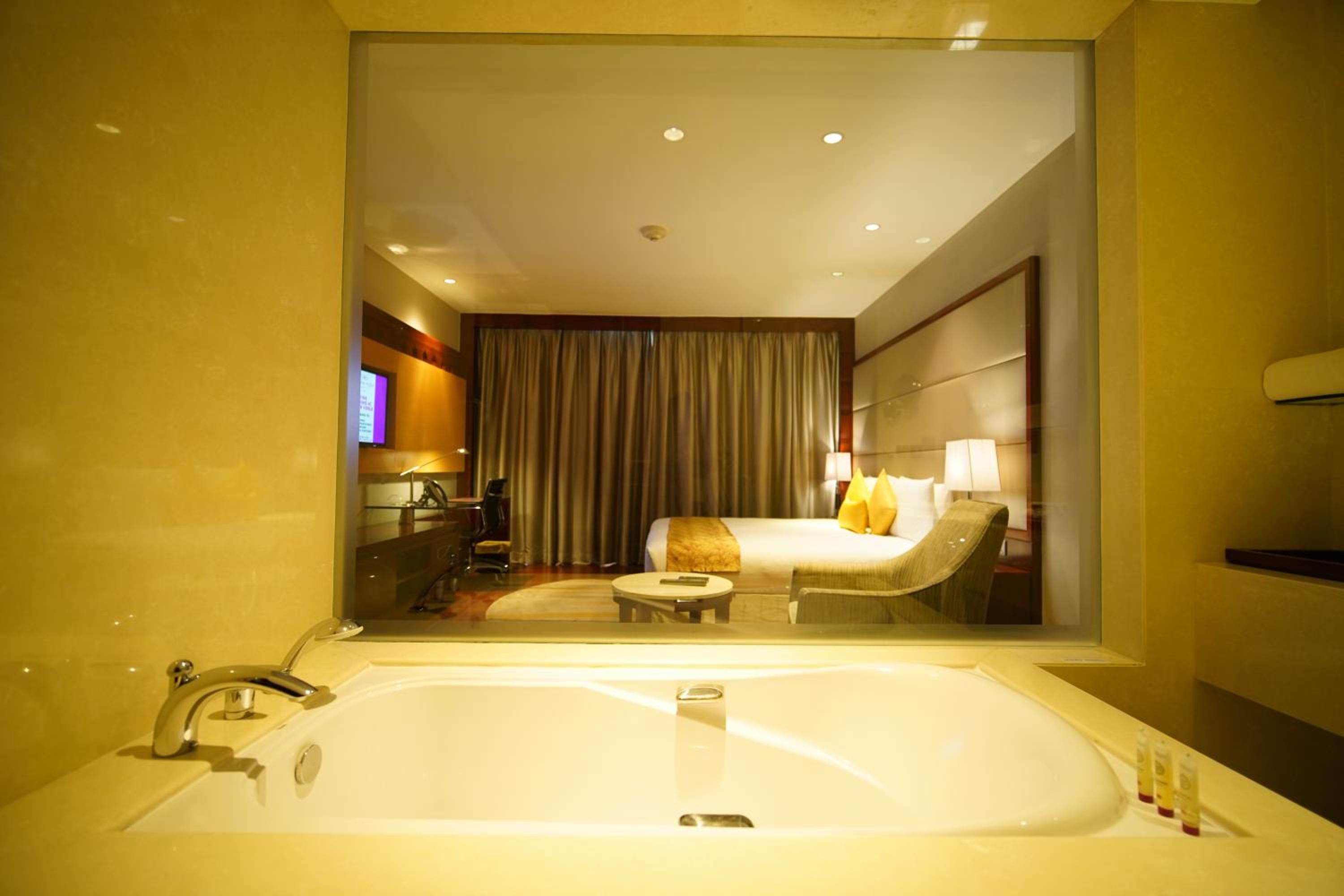 Junior King Suite – Lounge Access