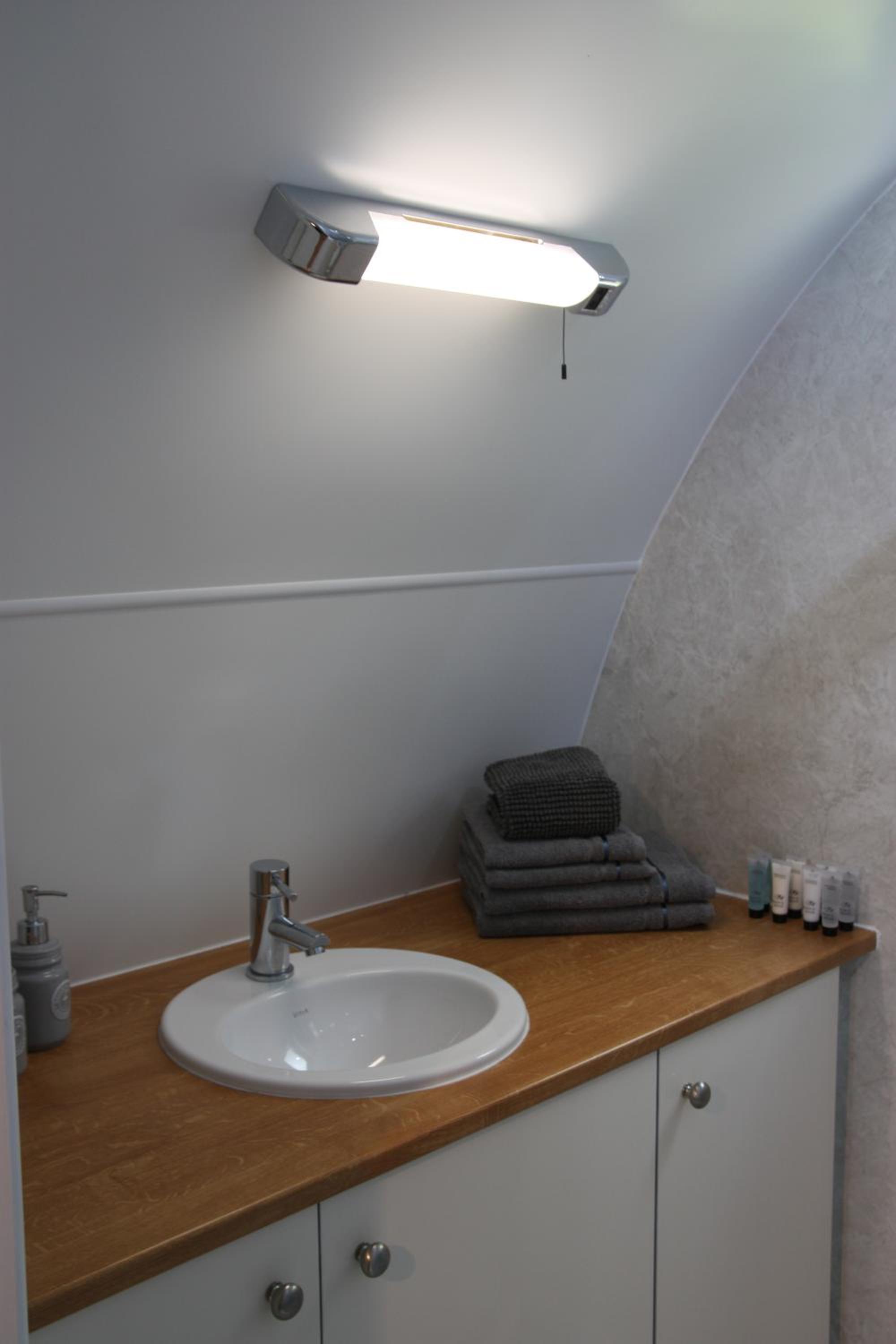 Willow Glamping Pod with Private Hot Tub - Photo 3