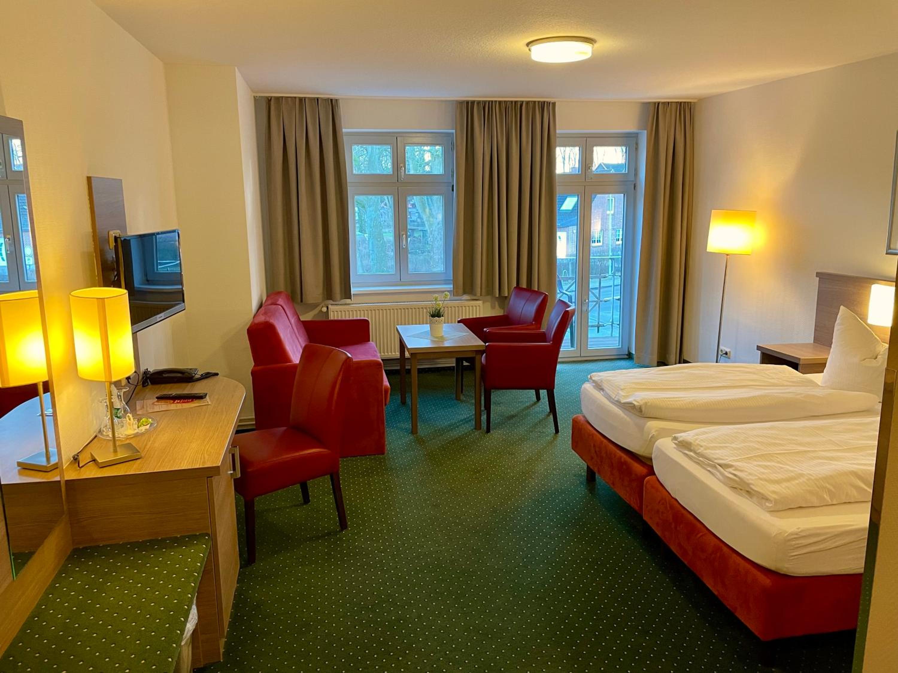 Deluxe Double or Twin Room with Balcony - Photo 4
