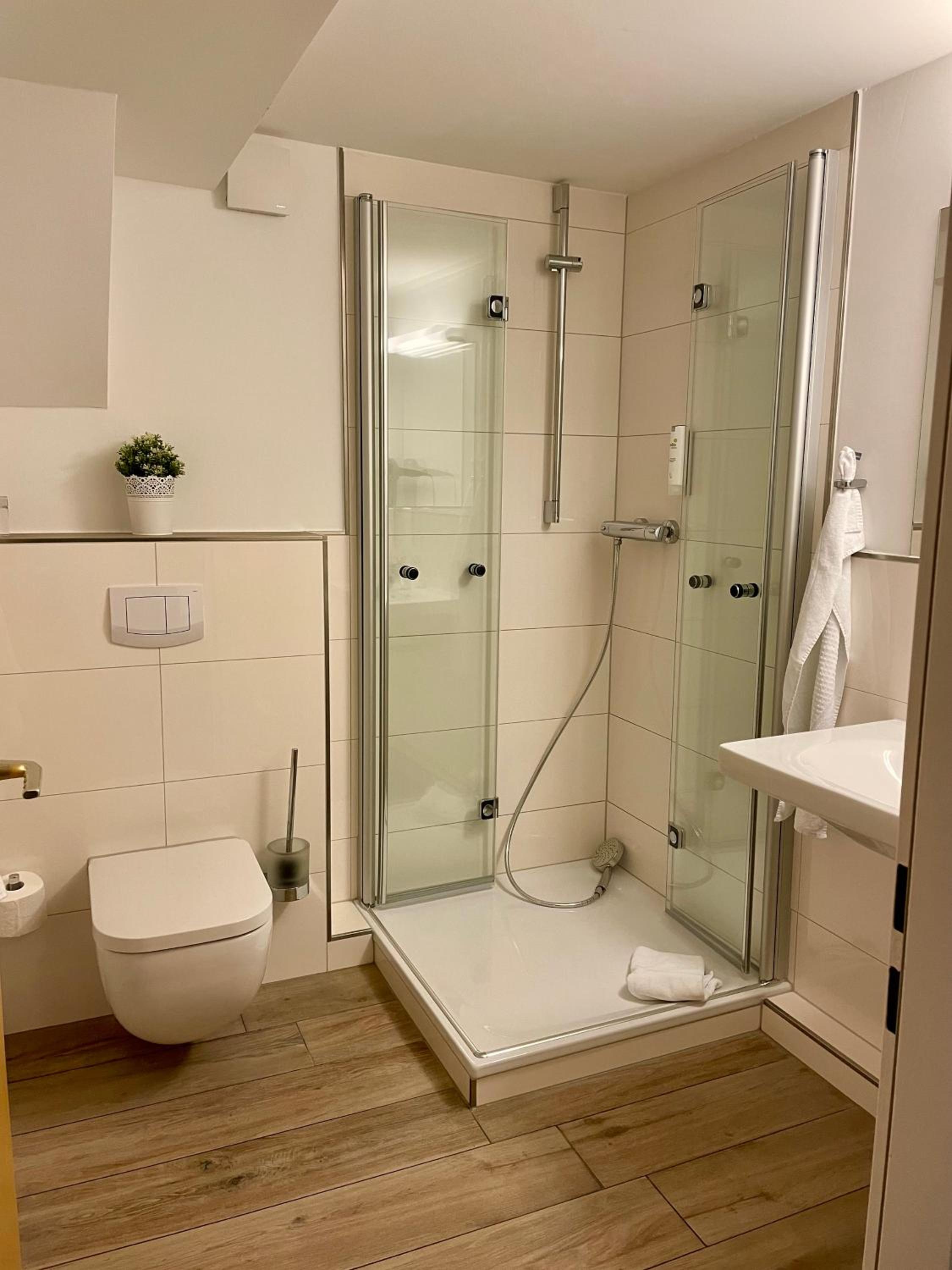 Deluxe Double or Twin Room with Balcony - Photo 2