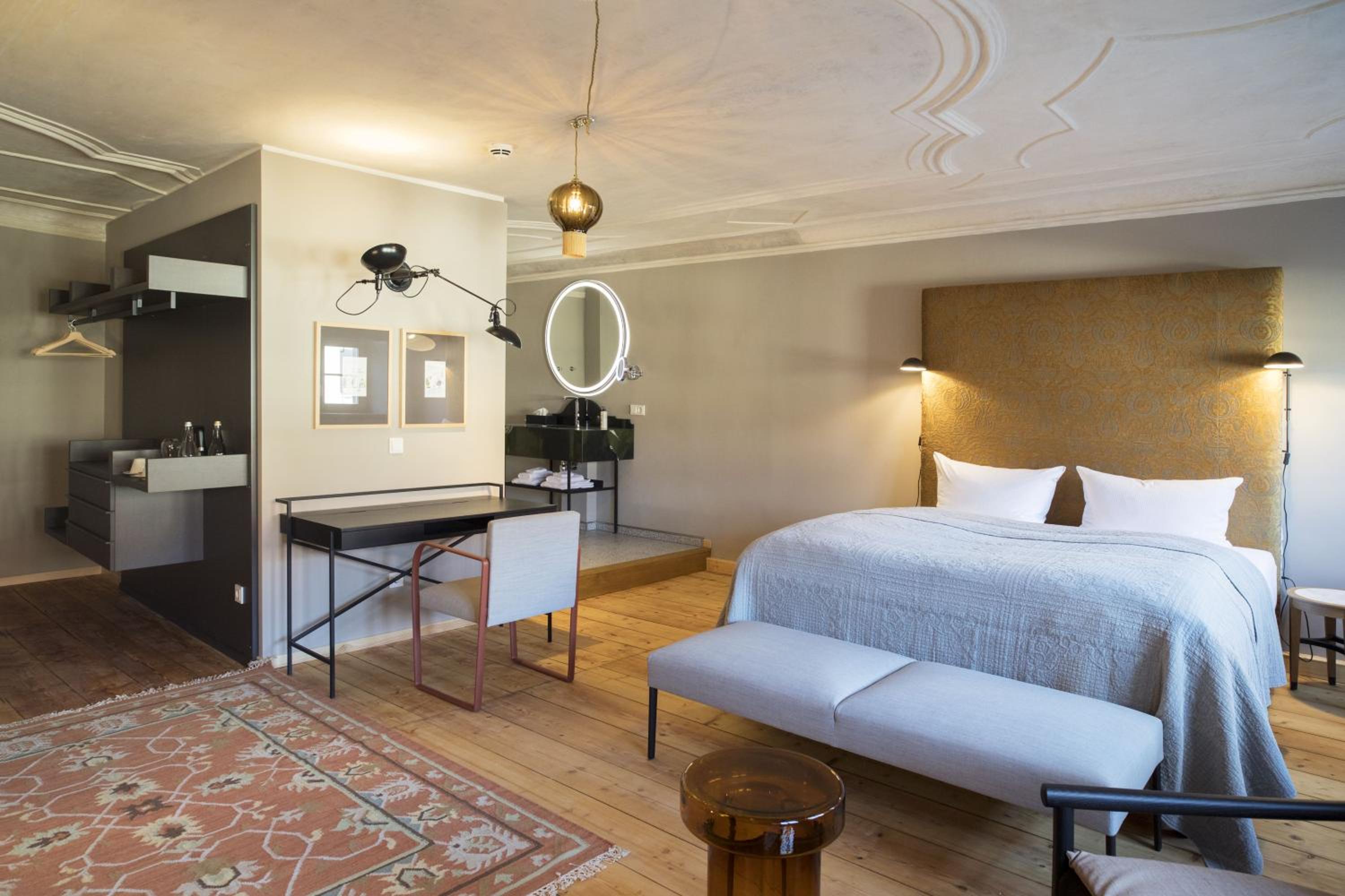 Superior “En Suite” M Marktblick - Photo 3