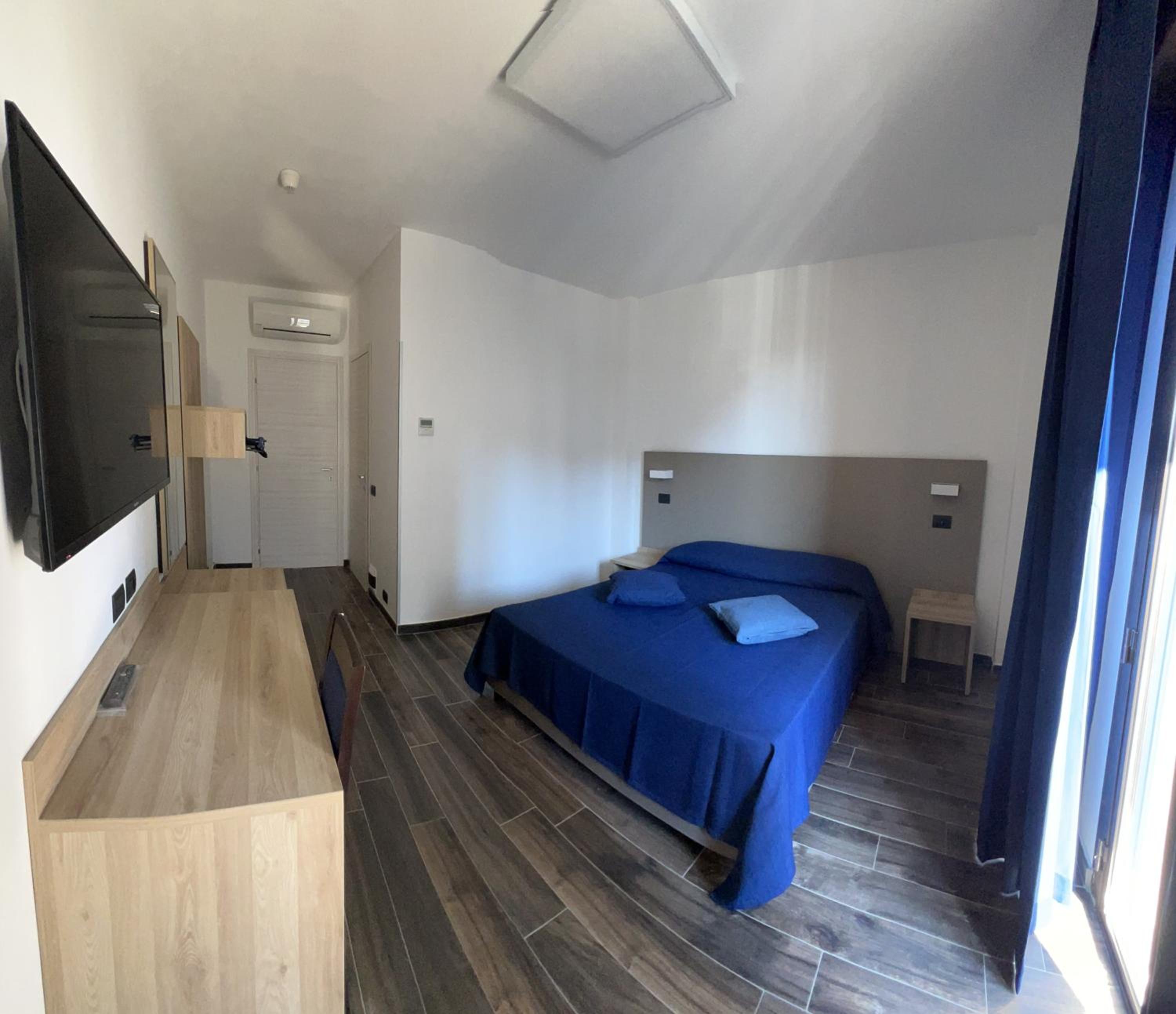 Deluxe Room - Photo 3