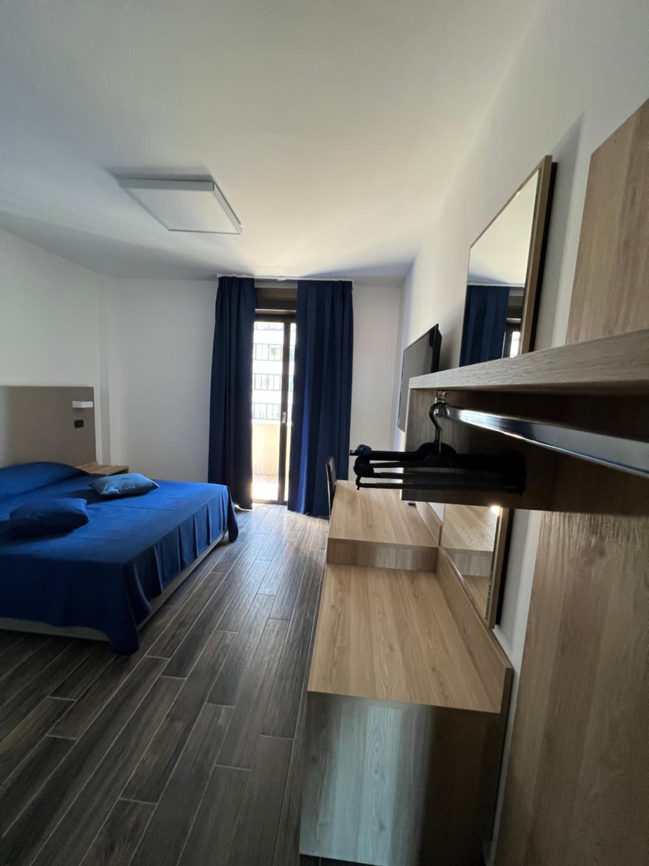 Deluxe Room - Photo 6