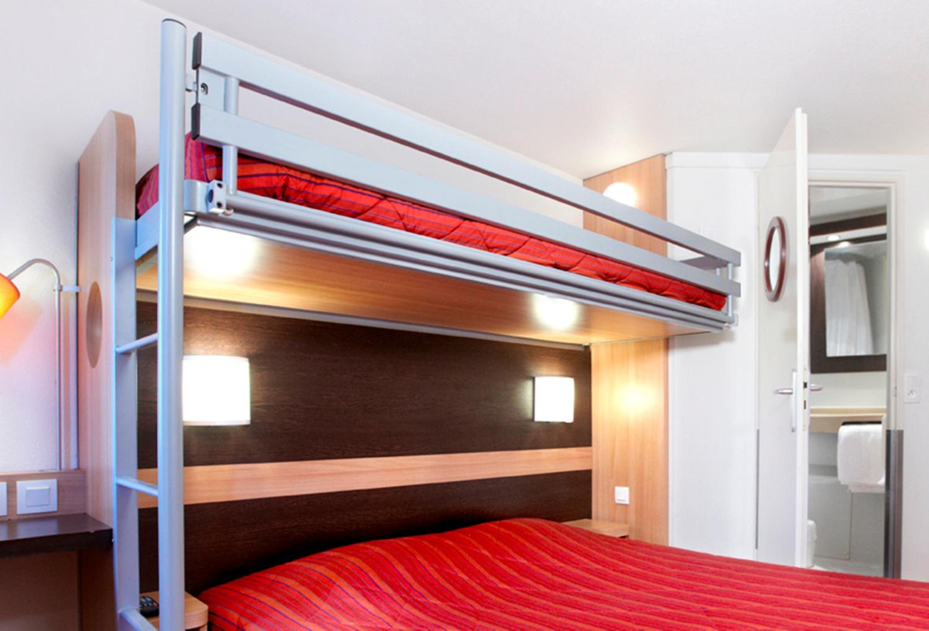 Triple Room (1 Double Bed + 1 Single Bed) - Photo 6