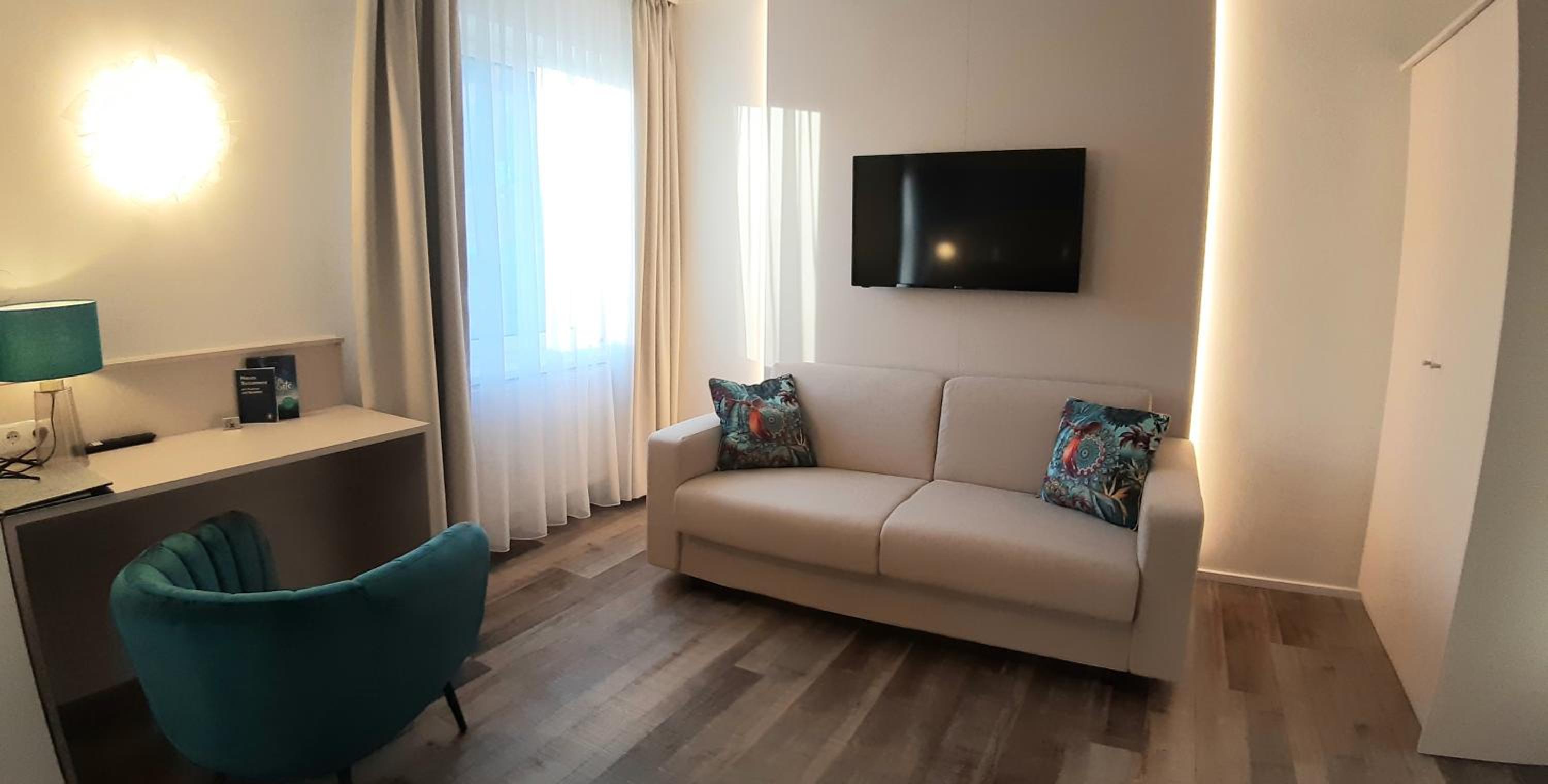 Double Room with Balcony photo 2