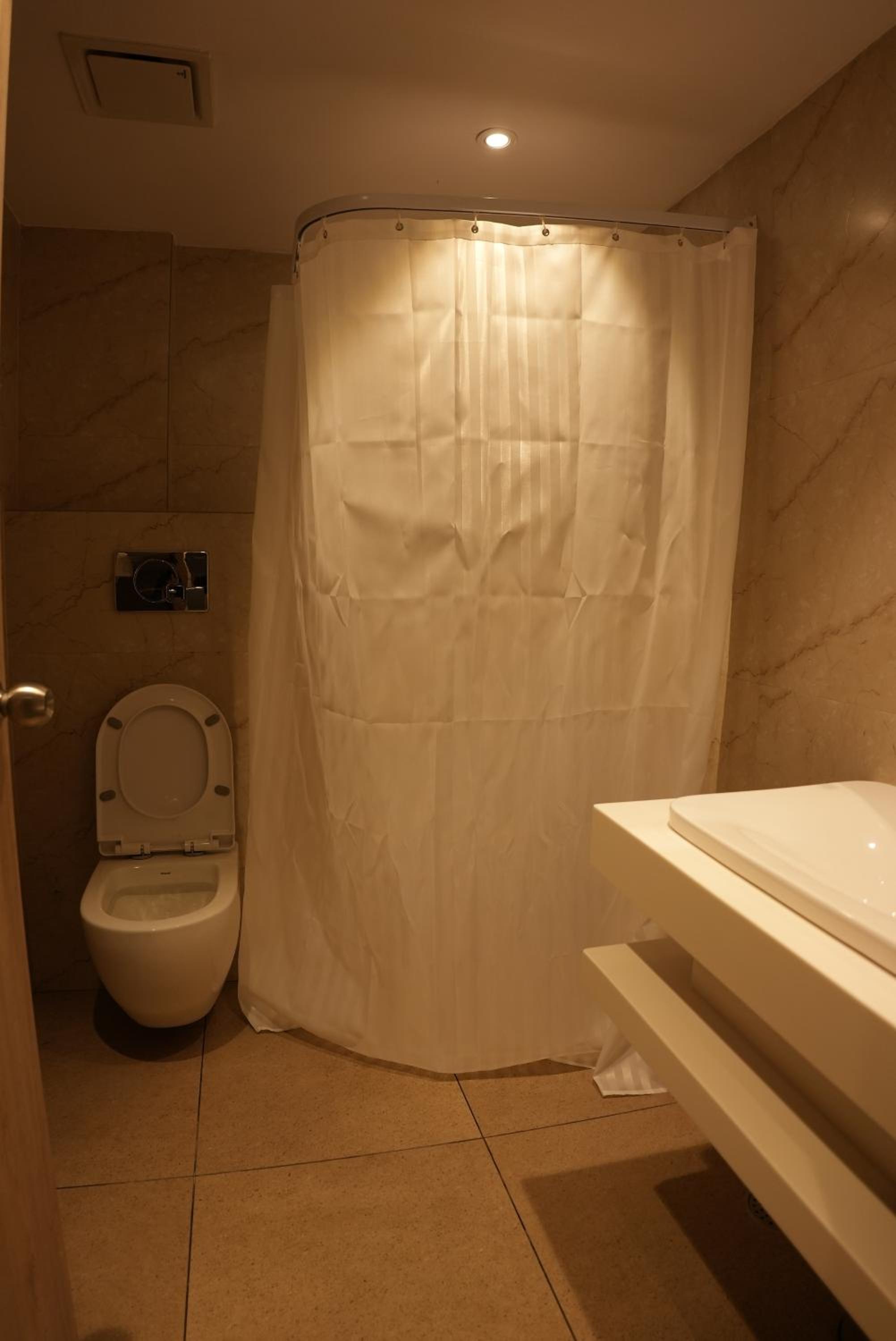 Standard Double or Twin Room - Photo 8
