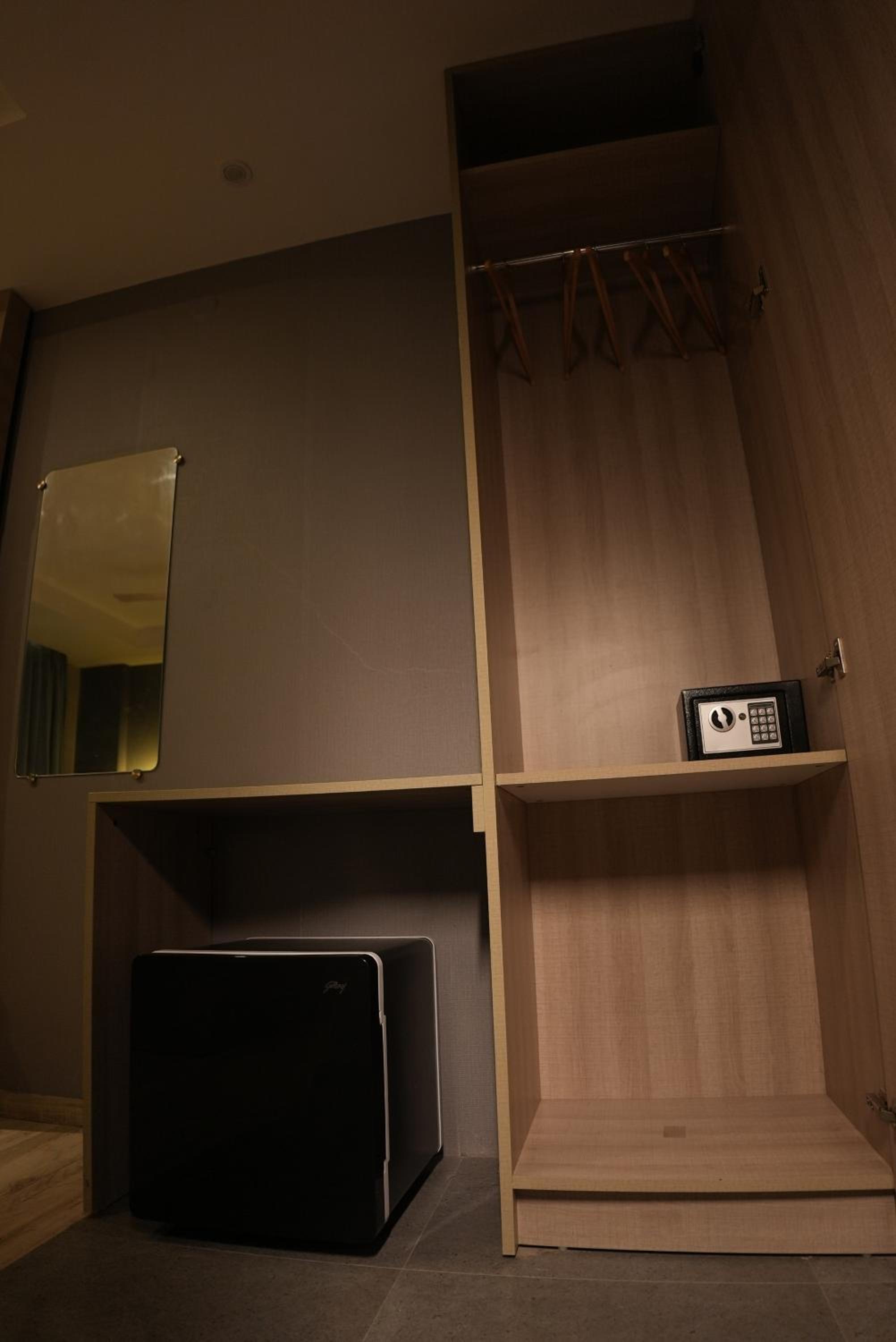 Standard Double or Twin Room - Photo 2