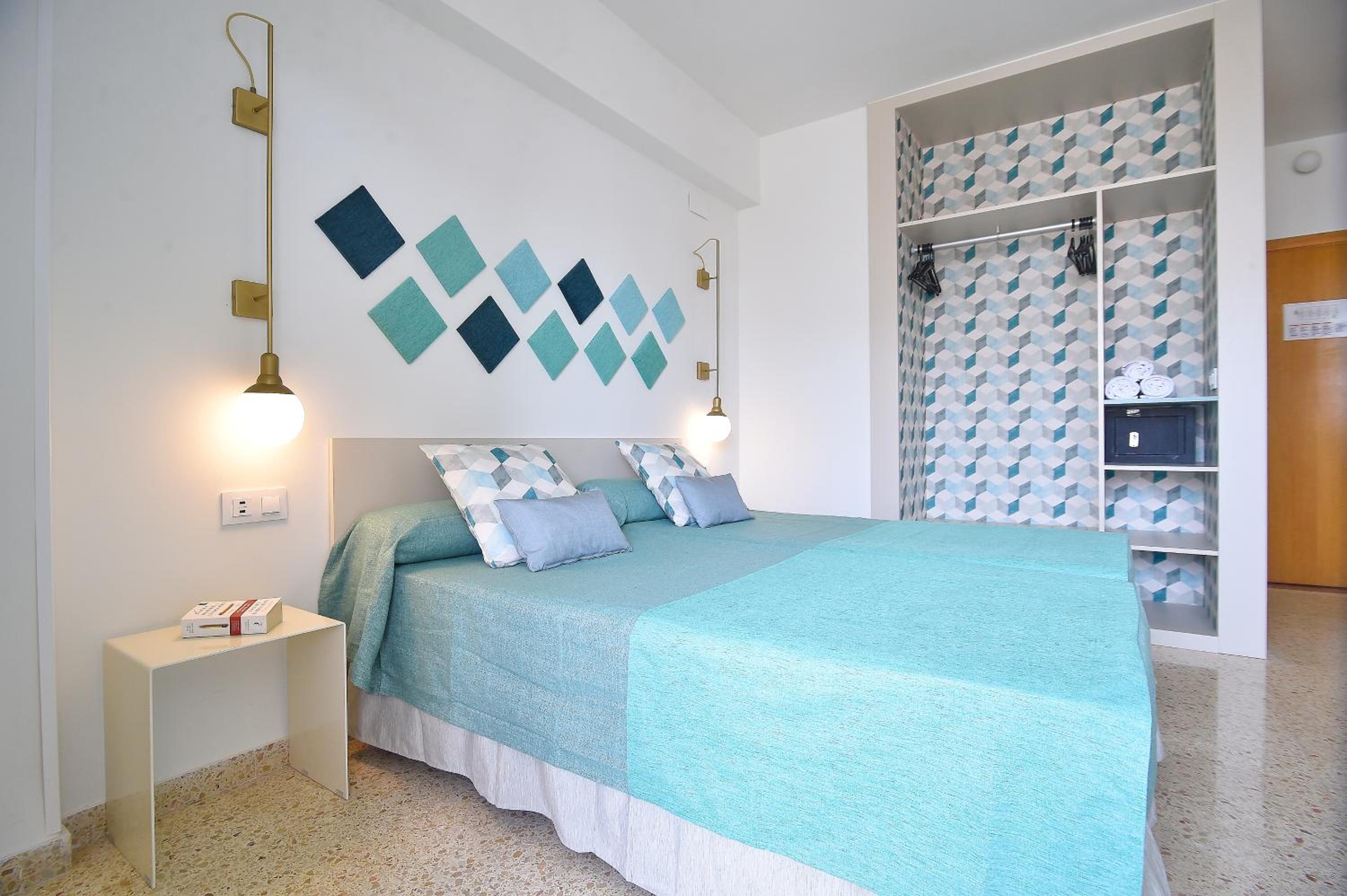Twin Room with Pool View - Photo 2