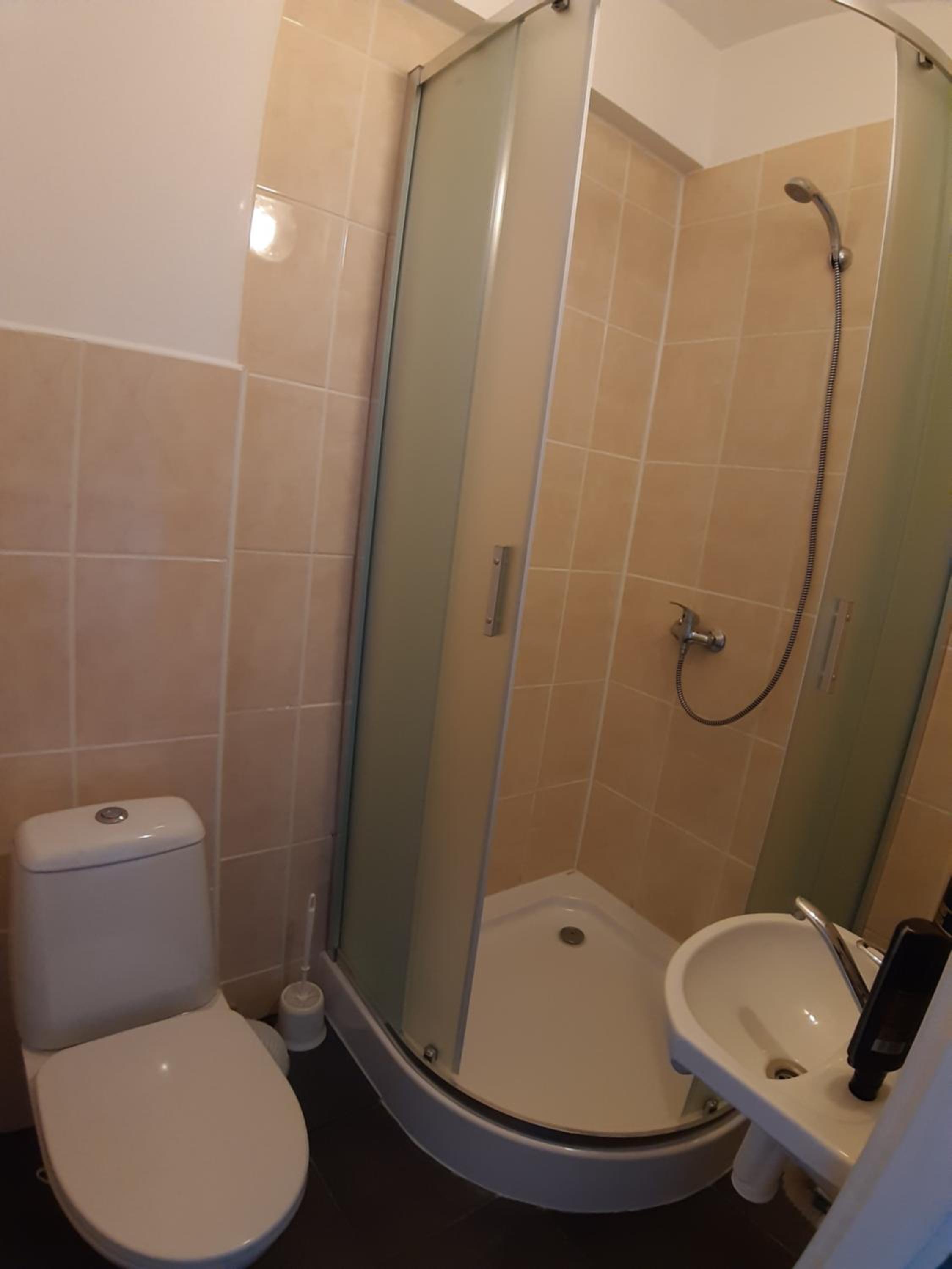 Double Room with Private Bathroom - Photo 3