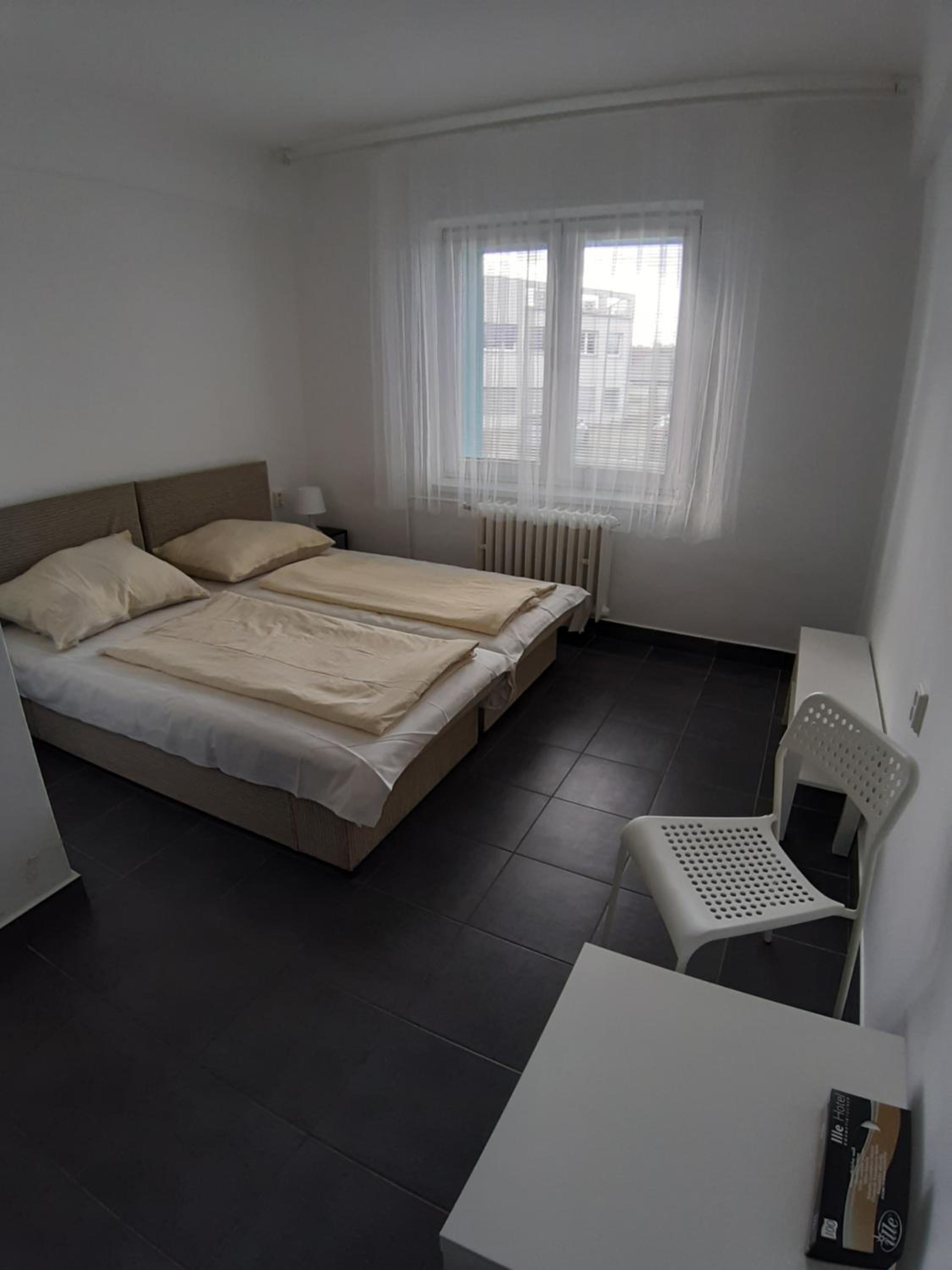 Double Room with Private Bathroom - Photo 1