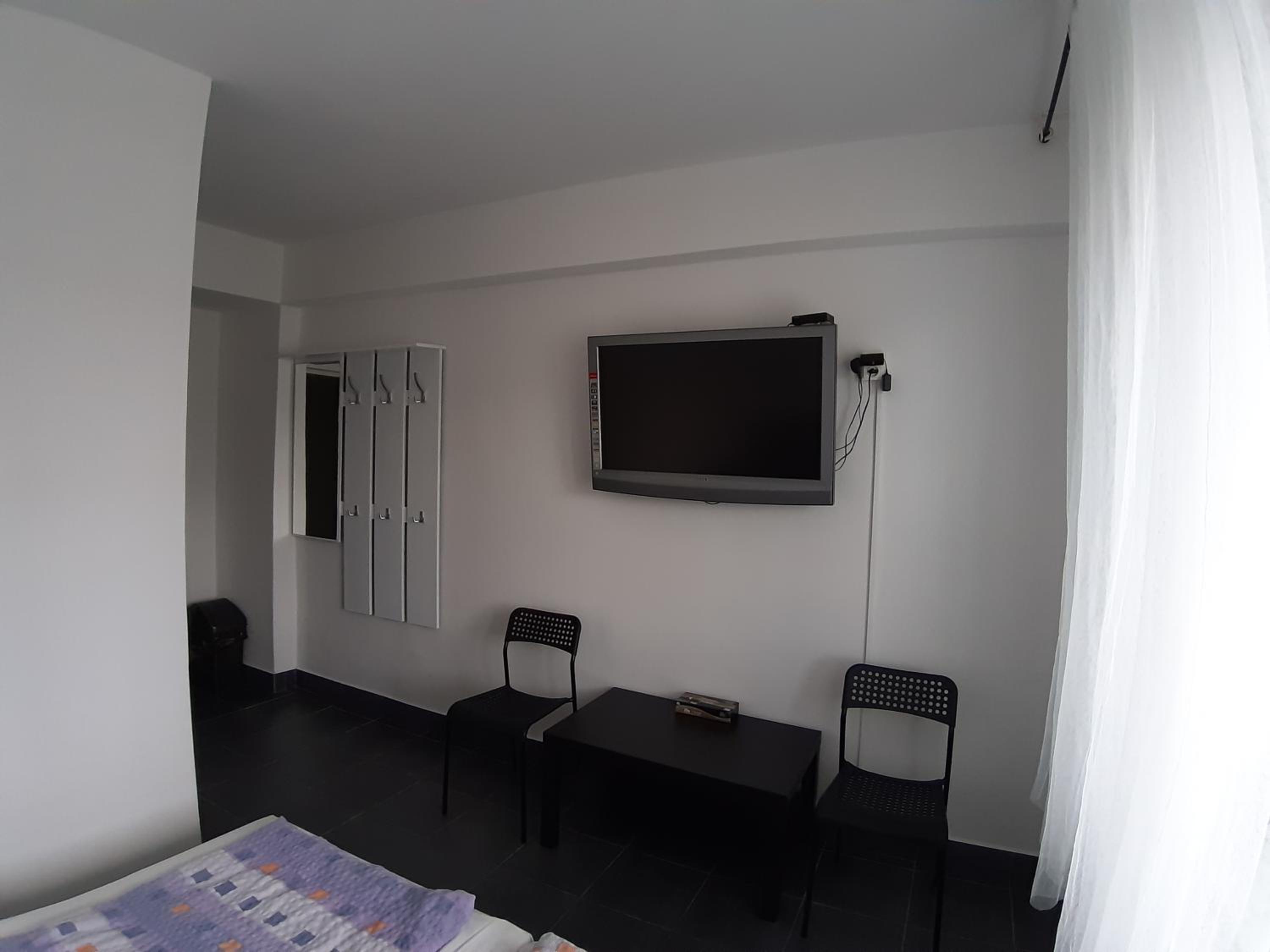 Double Room with Private Bathroom - Photo 7
