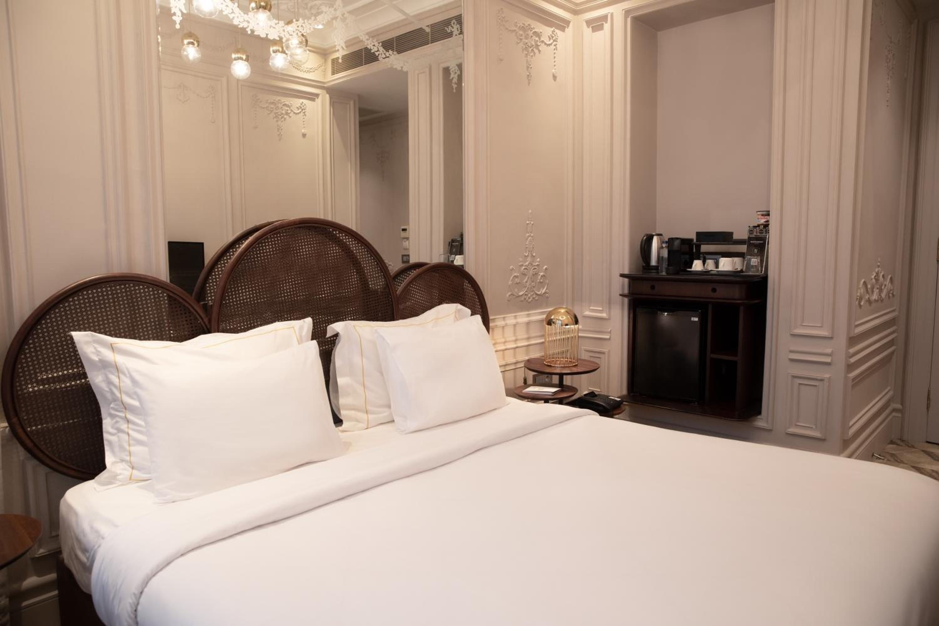 Superior City Room