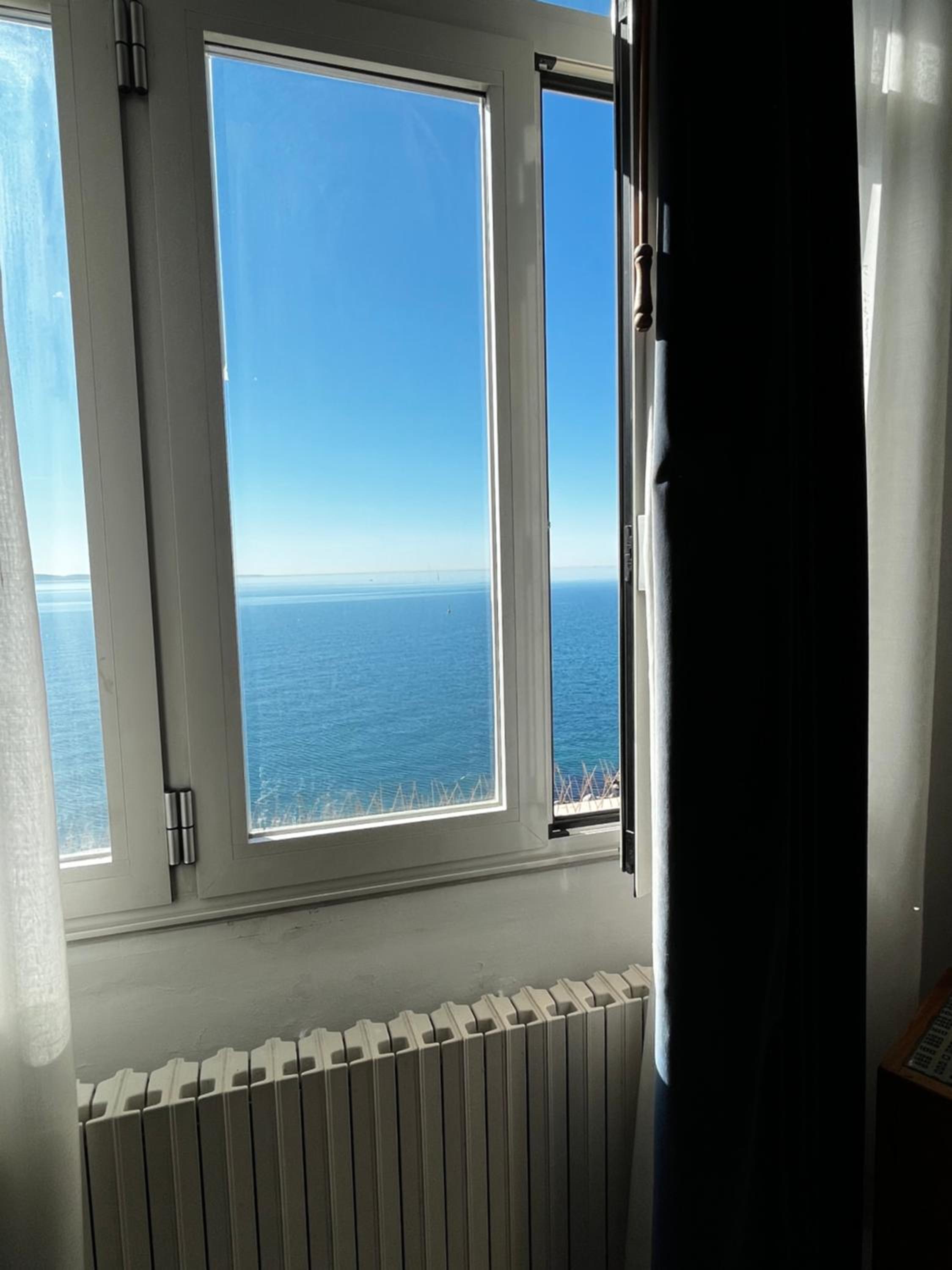 Double Room - Photo 8