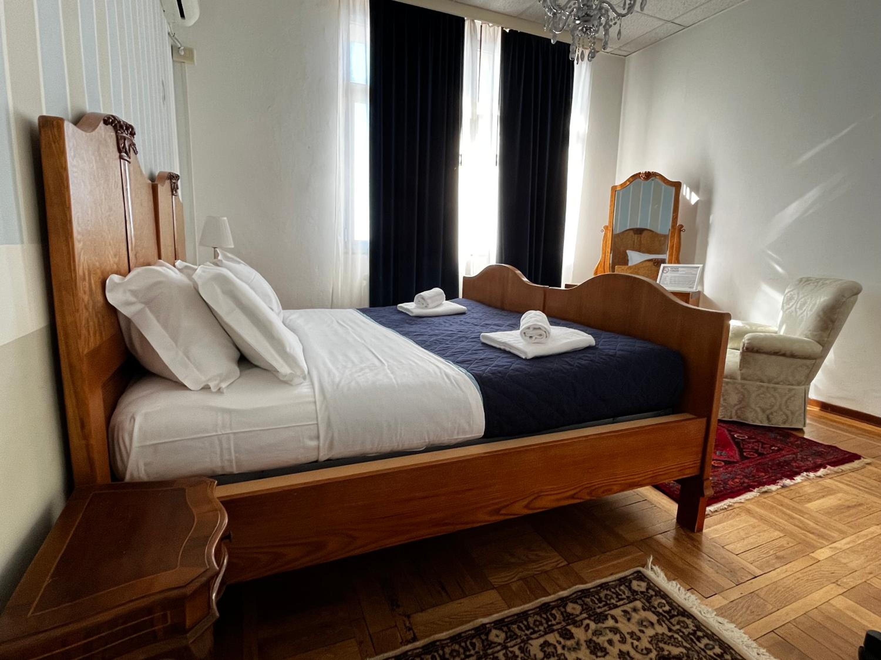 Double Room - Photo 9
