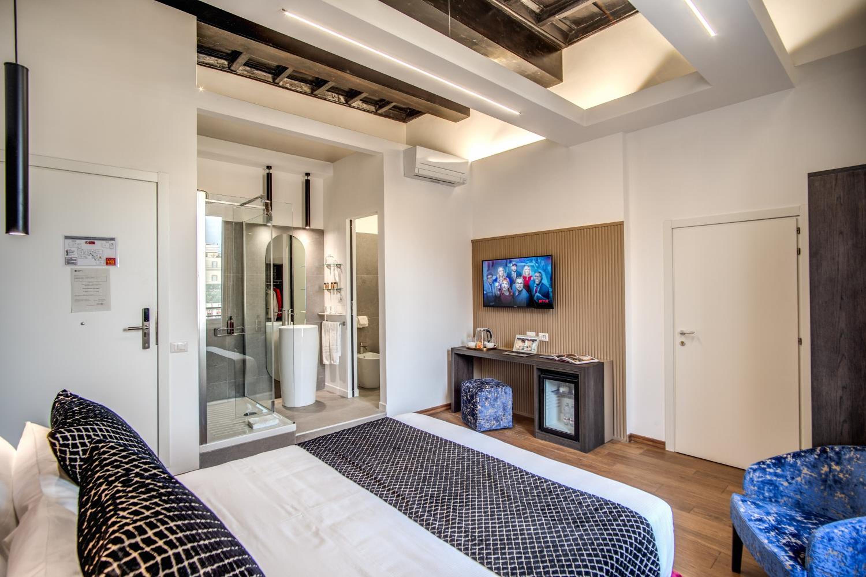 Superior Double or Twin Room with View photo 2