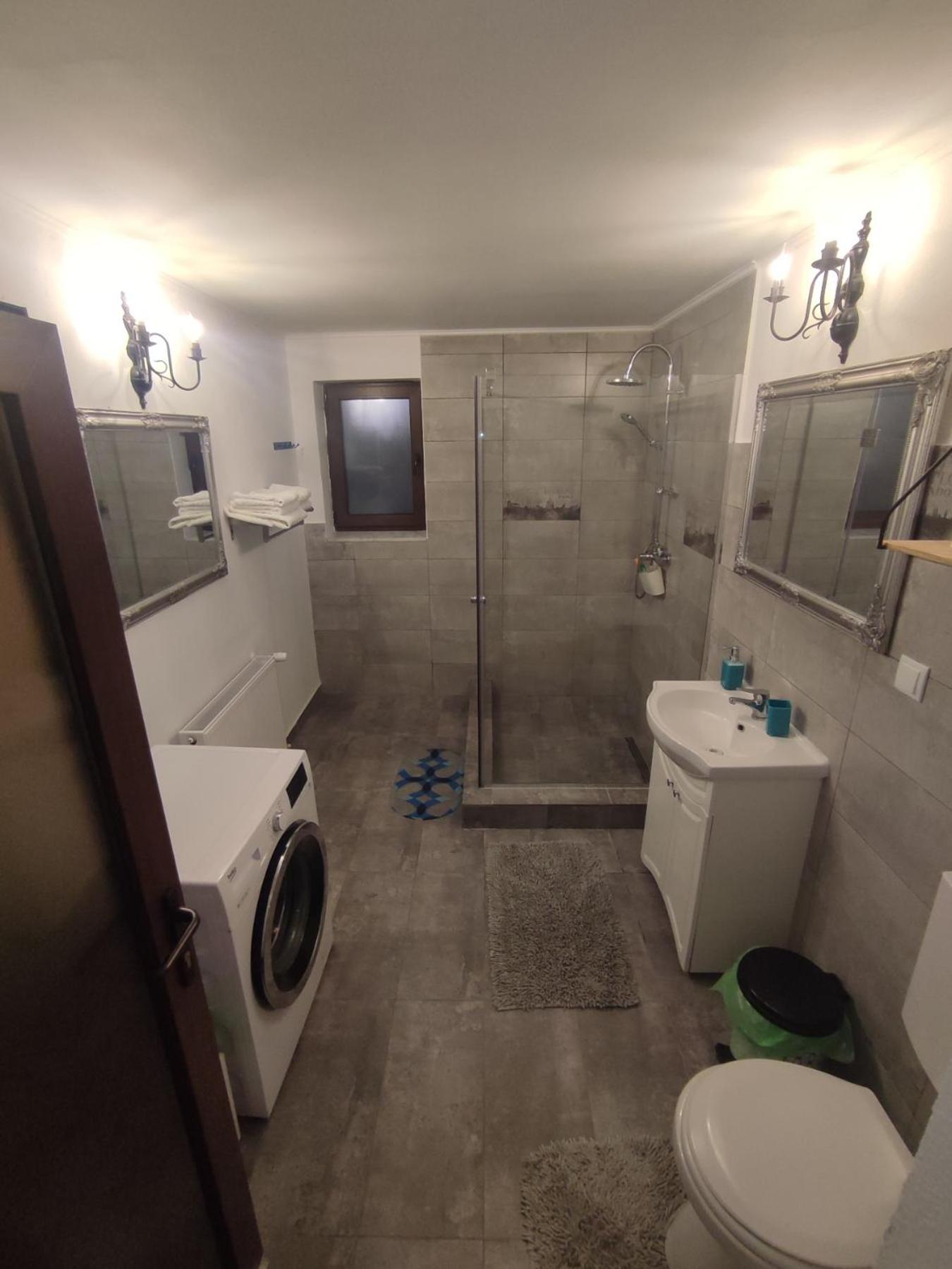 One-Bedroom House - Photo 20