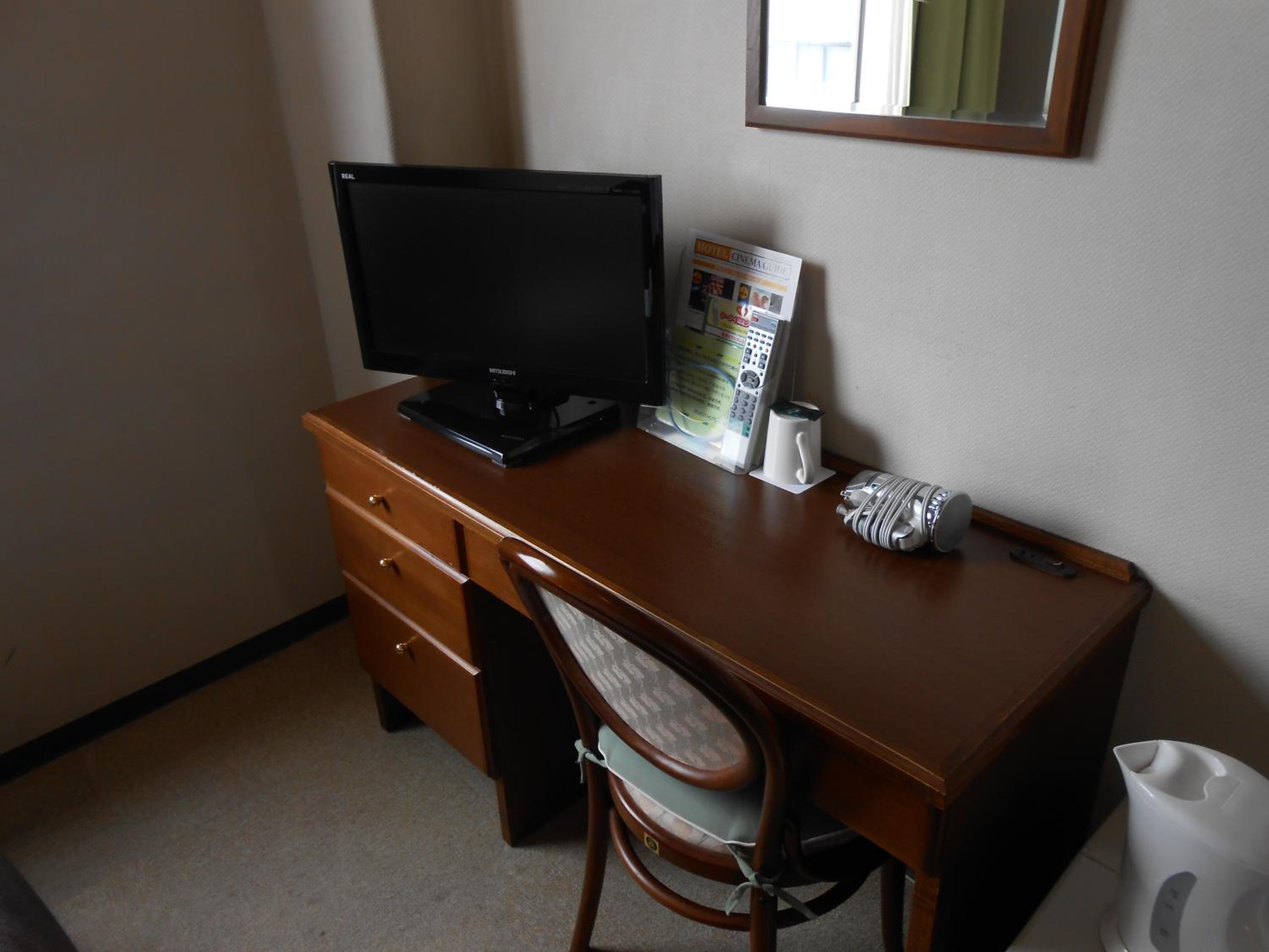 Double Room with Small Double Bed - Smoking photo 3