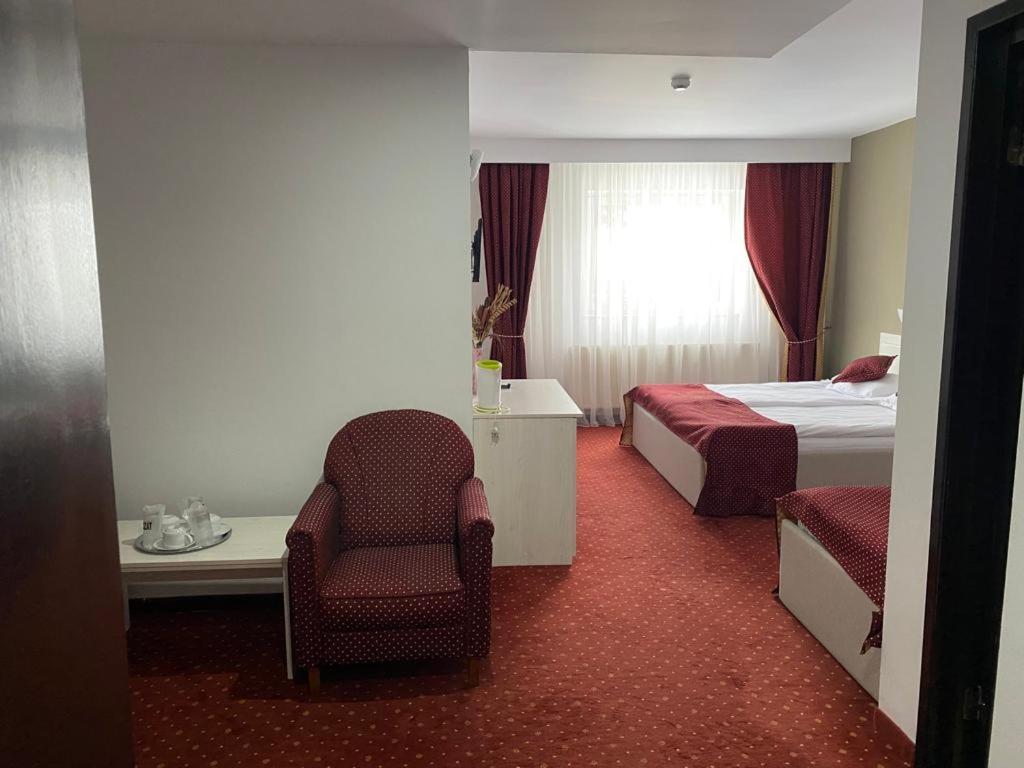 Basic Triple Room photo 2