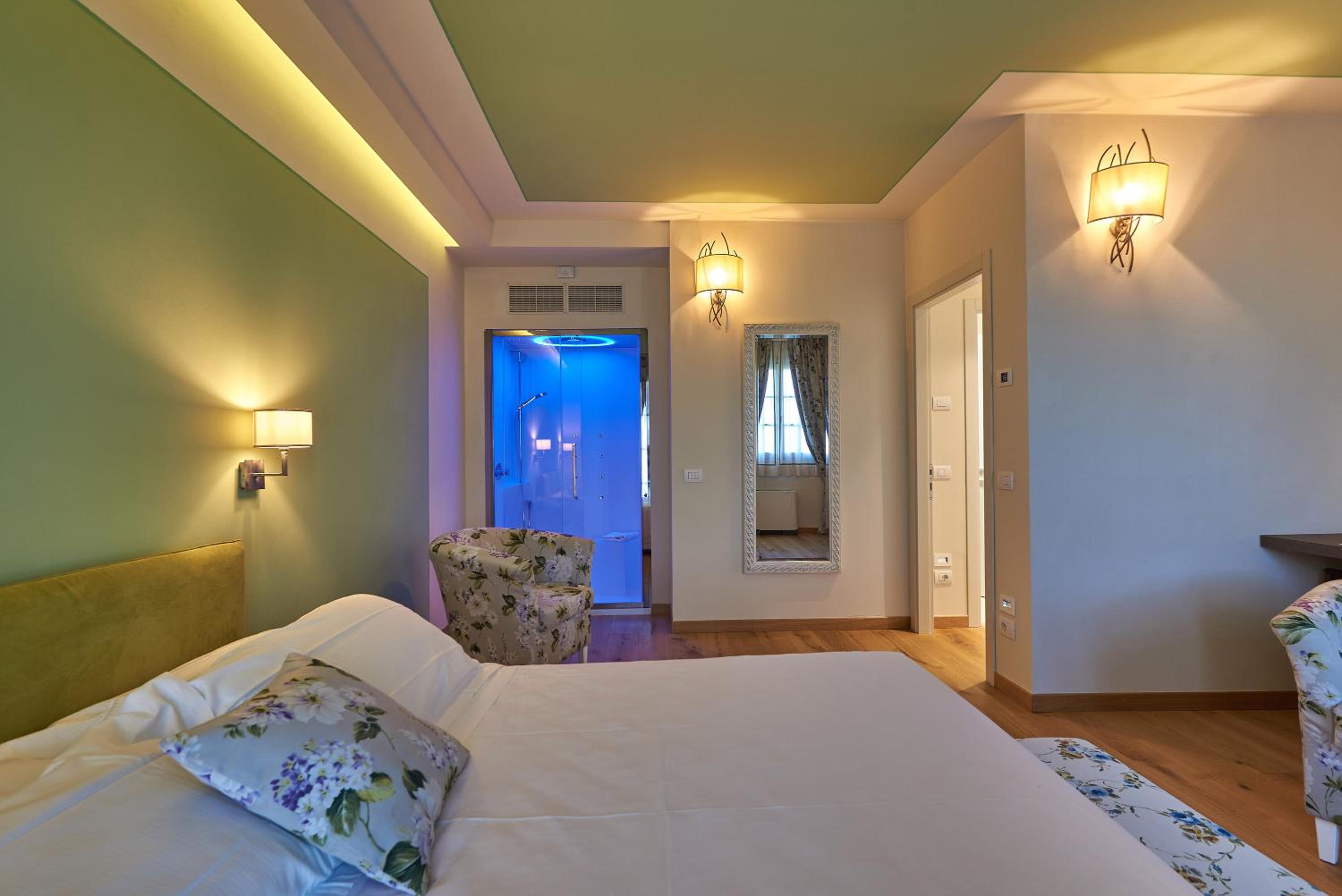 Deluxe Suite - Photo 1