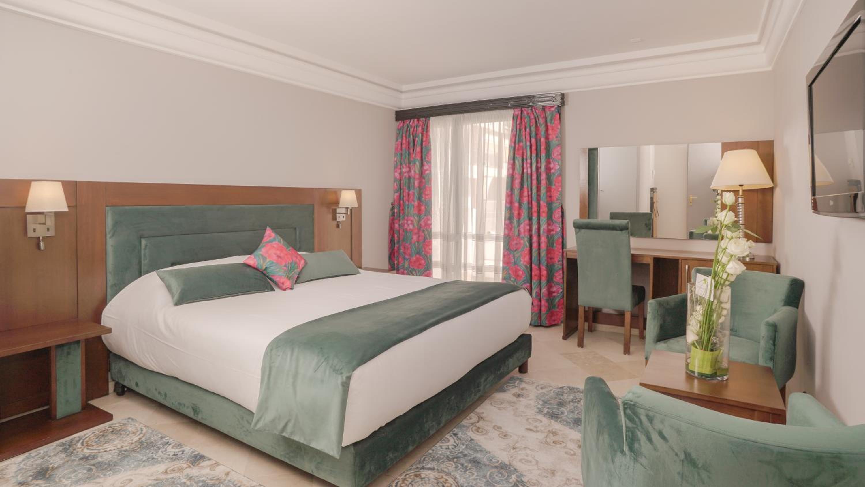 Suite Ambassador with Pool View