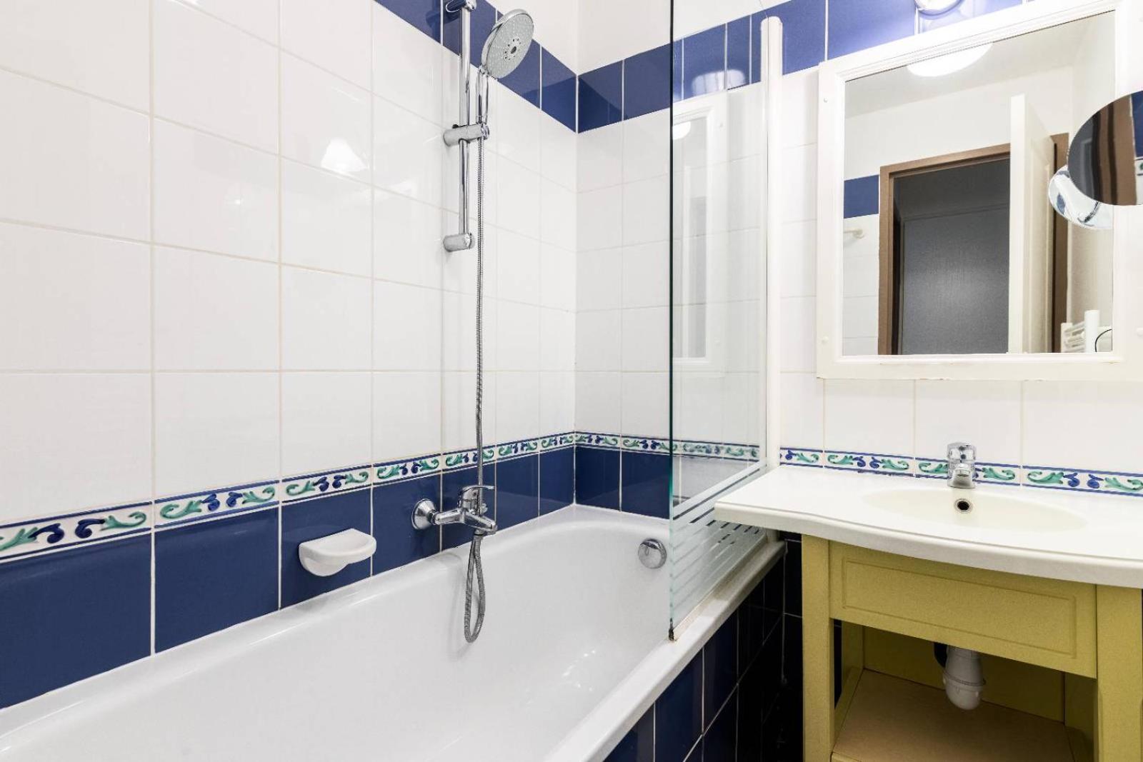 Select One-Bedroom Apartment (5 People) photo 3