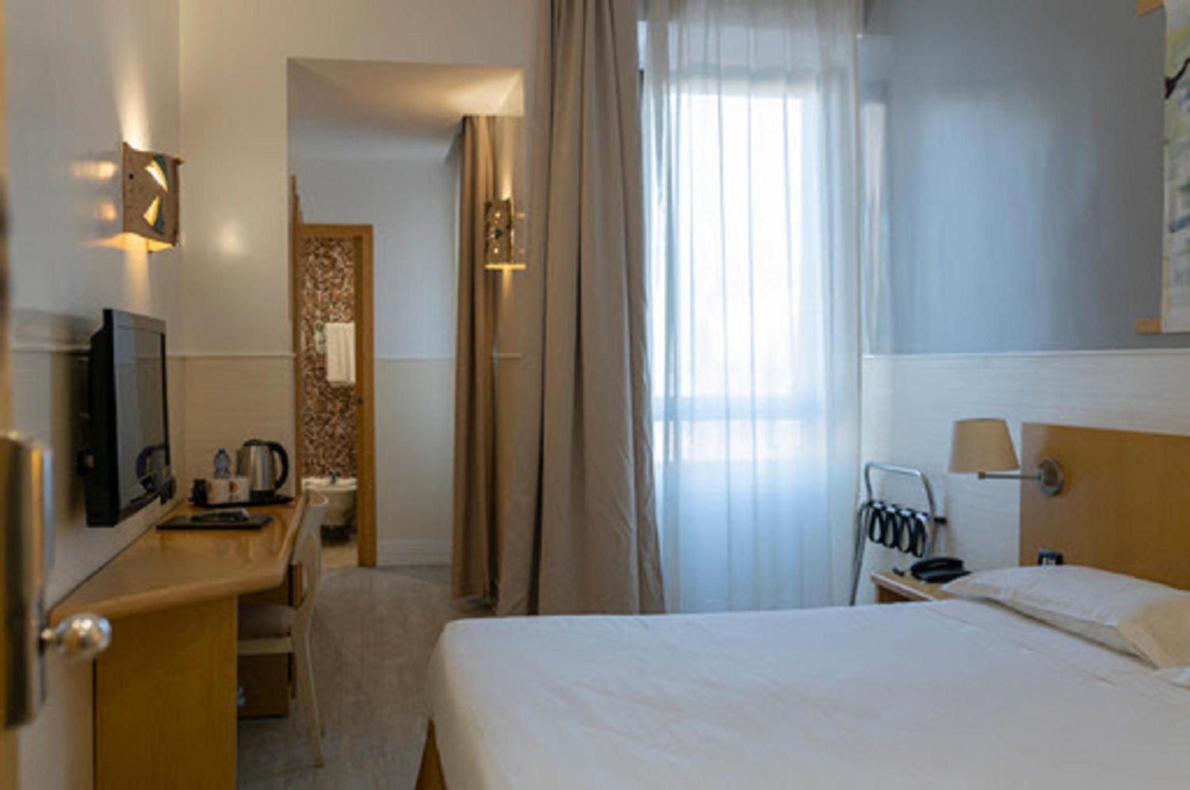 Double or Twin Room photo 2