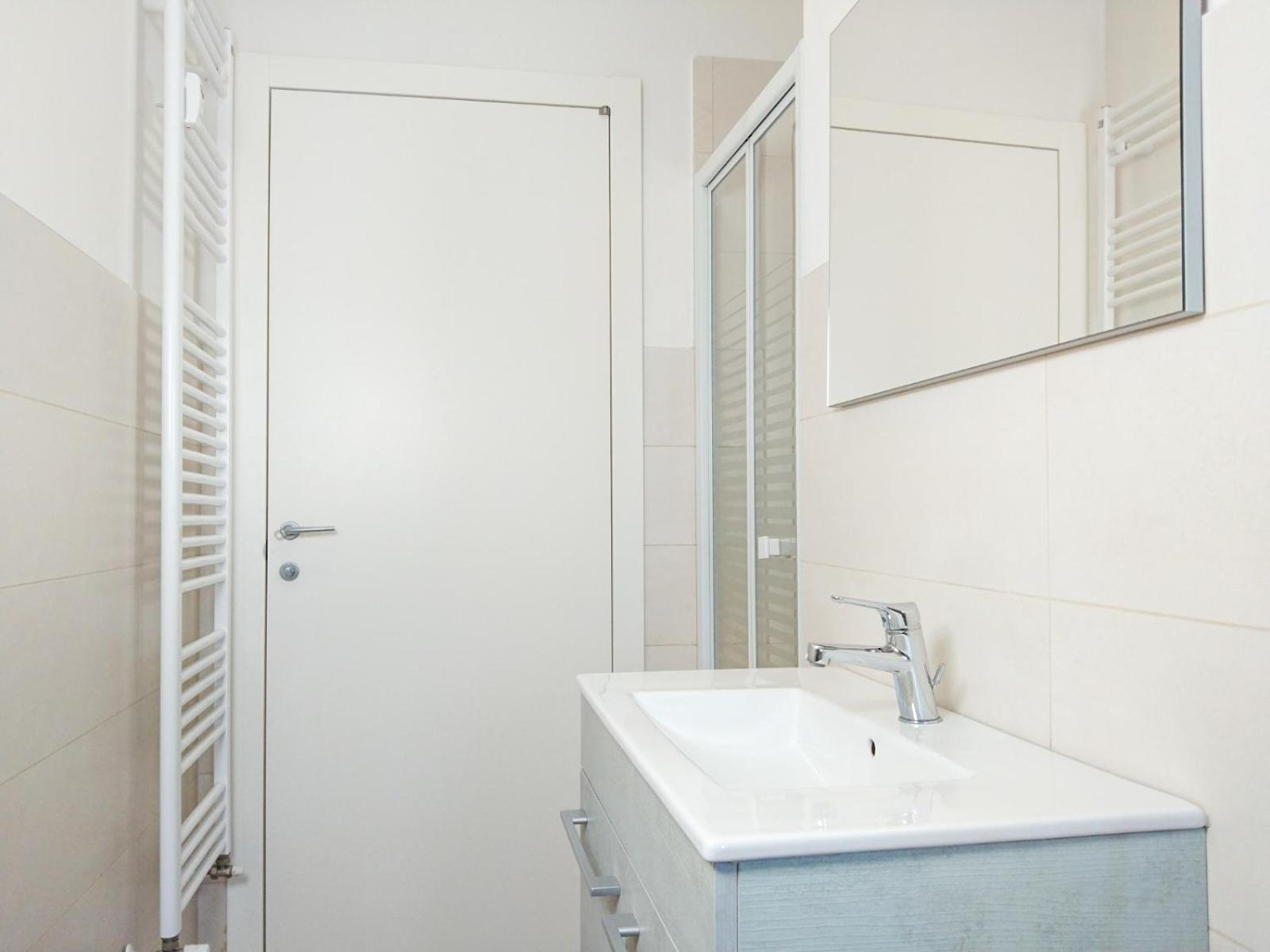 Twin Room with Shared Bathroom photo 2