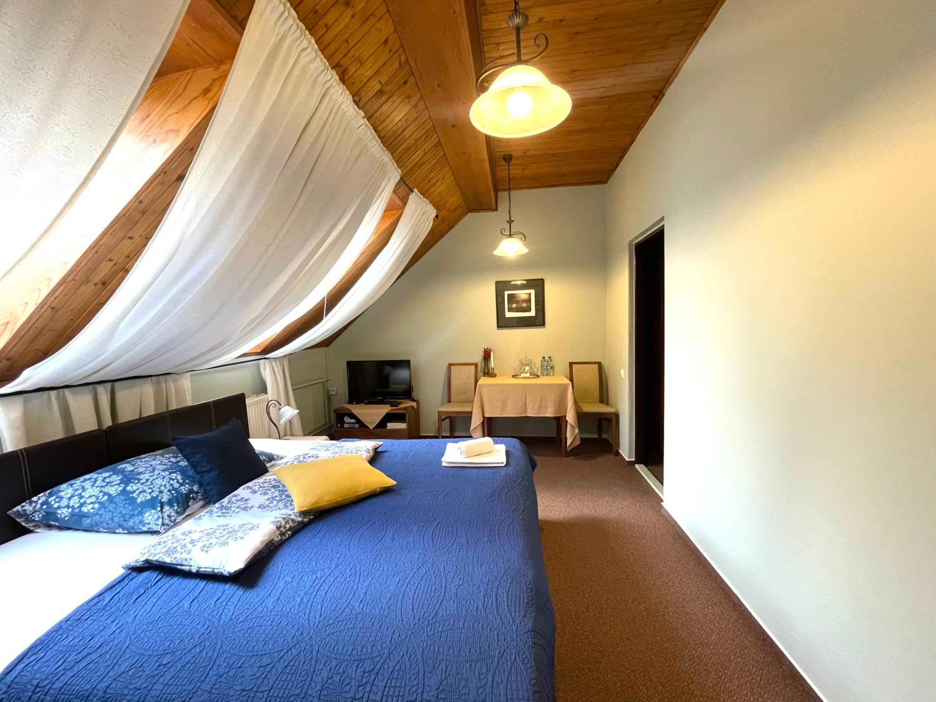 Family Room (2 Adults + 1 Child) photo 1
