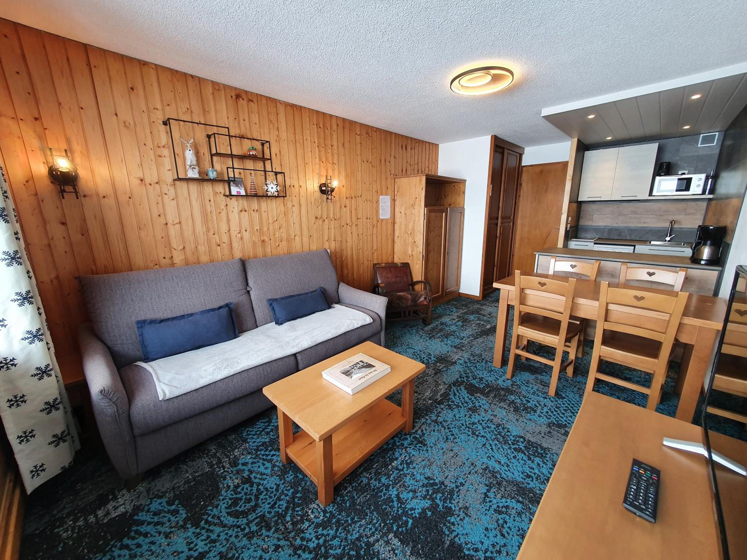 Apartment with Balcony photo 1