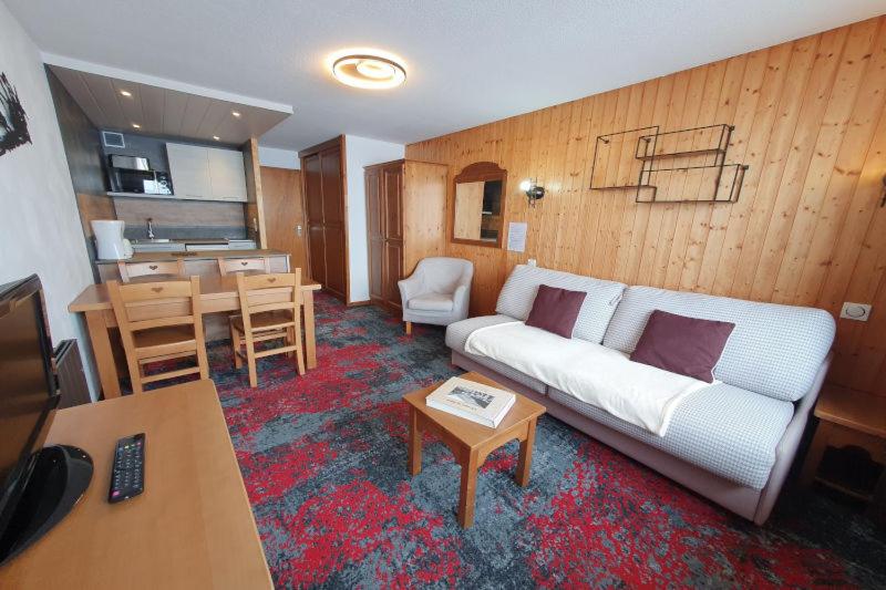 Apartment with Mountain View