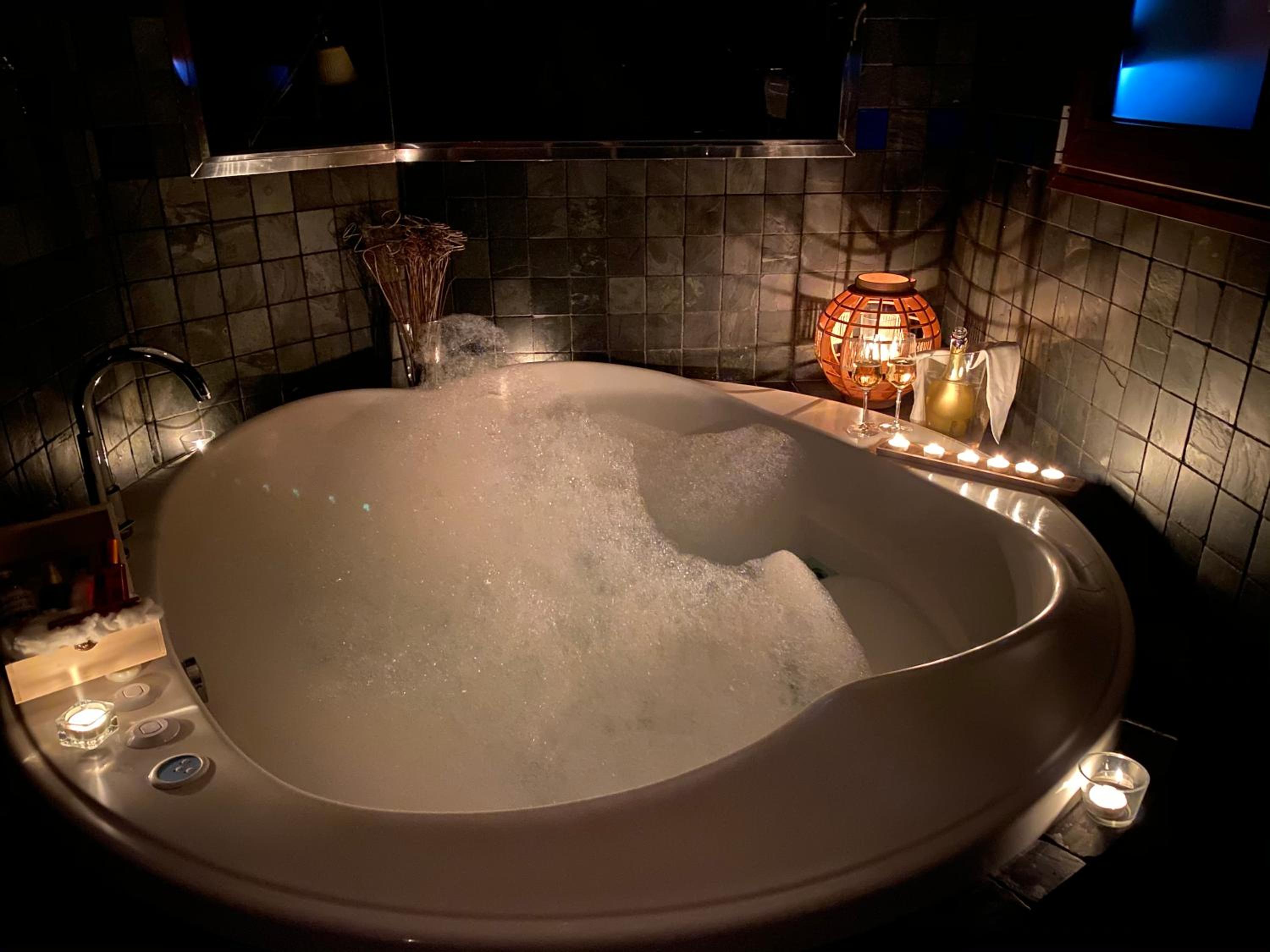 Superior Double Room with Jacuzzi - Photo 3