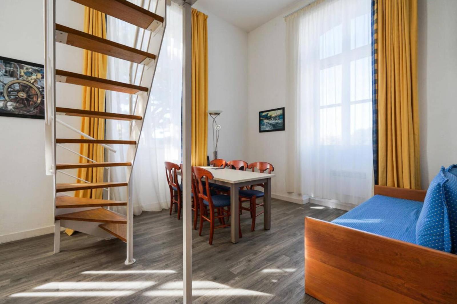 Select One-Bedroom Apartment (6 People)