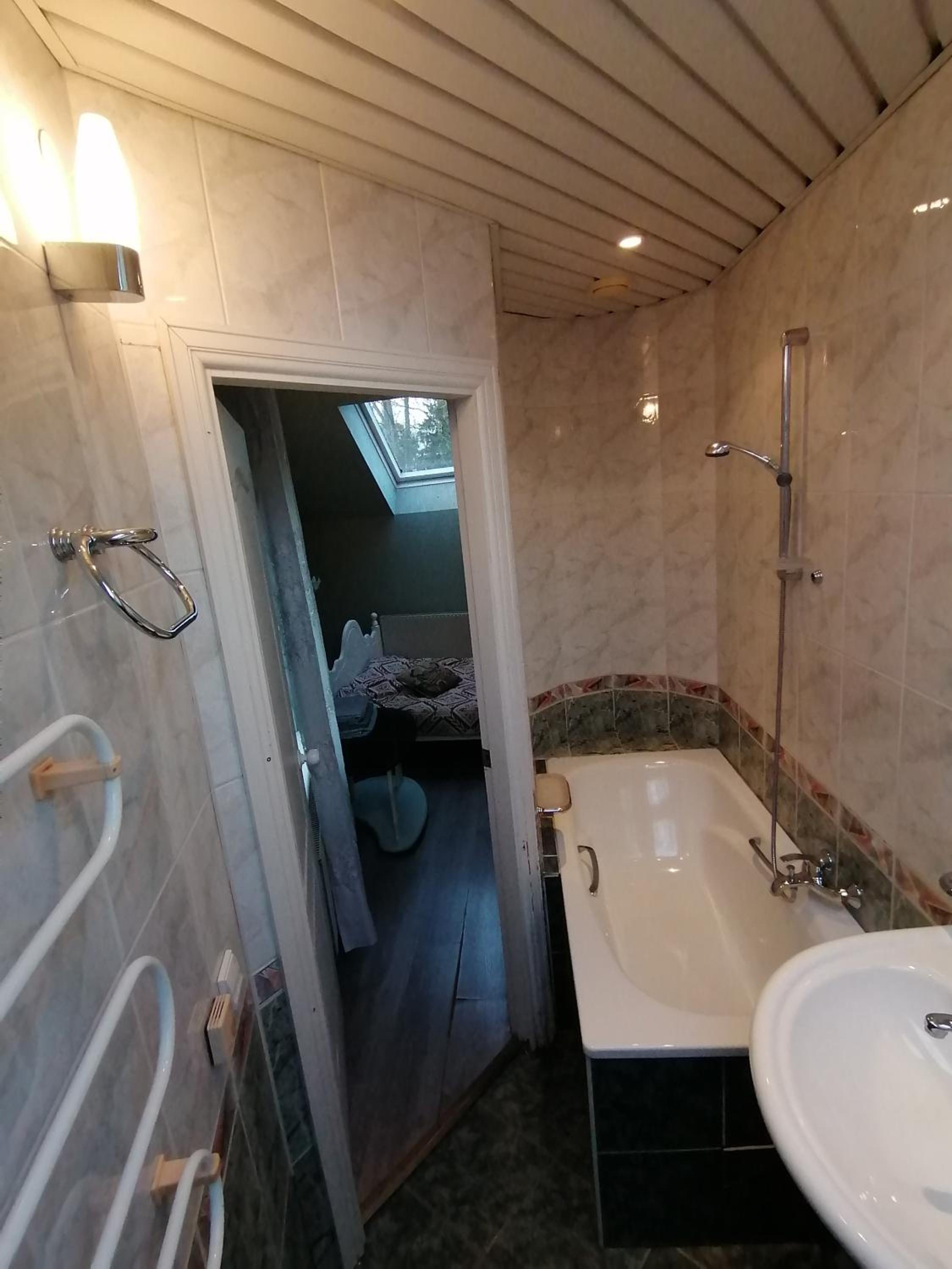 Family Room with Private Bathroom - Photo 4